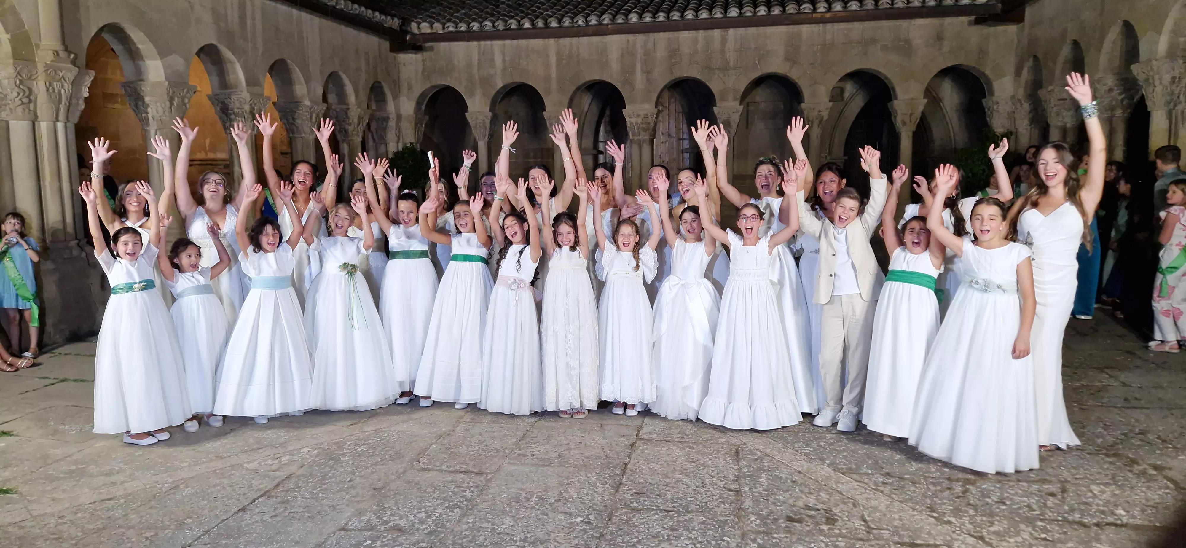 Presentación de las mairalesas y el mainate. Foto Myriam Martínez 