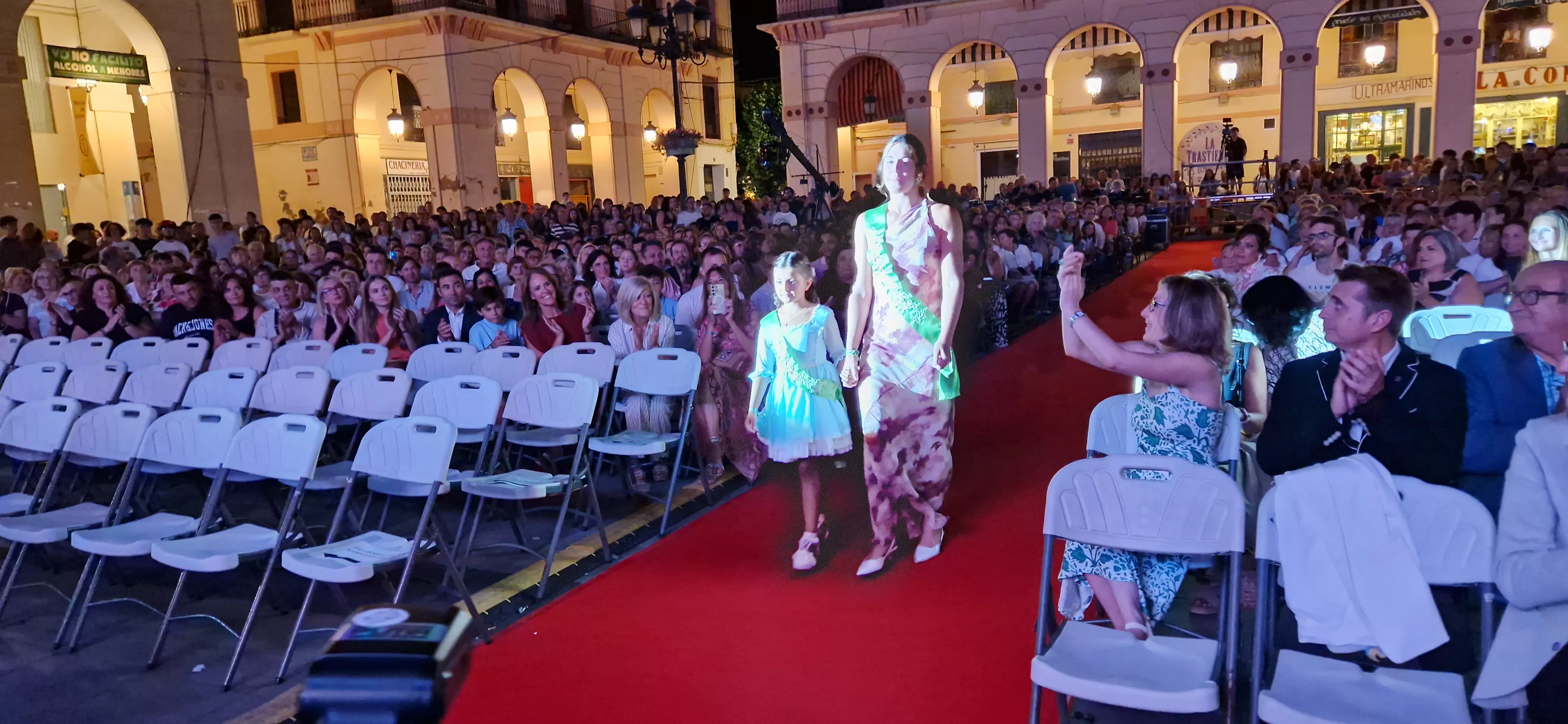 Presentación de las mairalesas y el mainate. Foto Myriam Martínez 