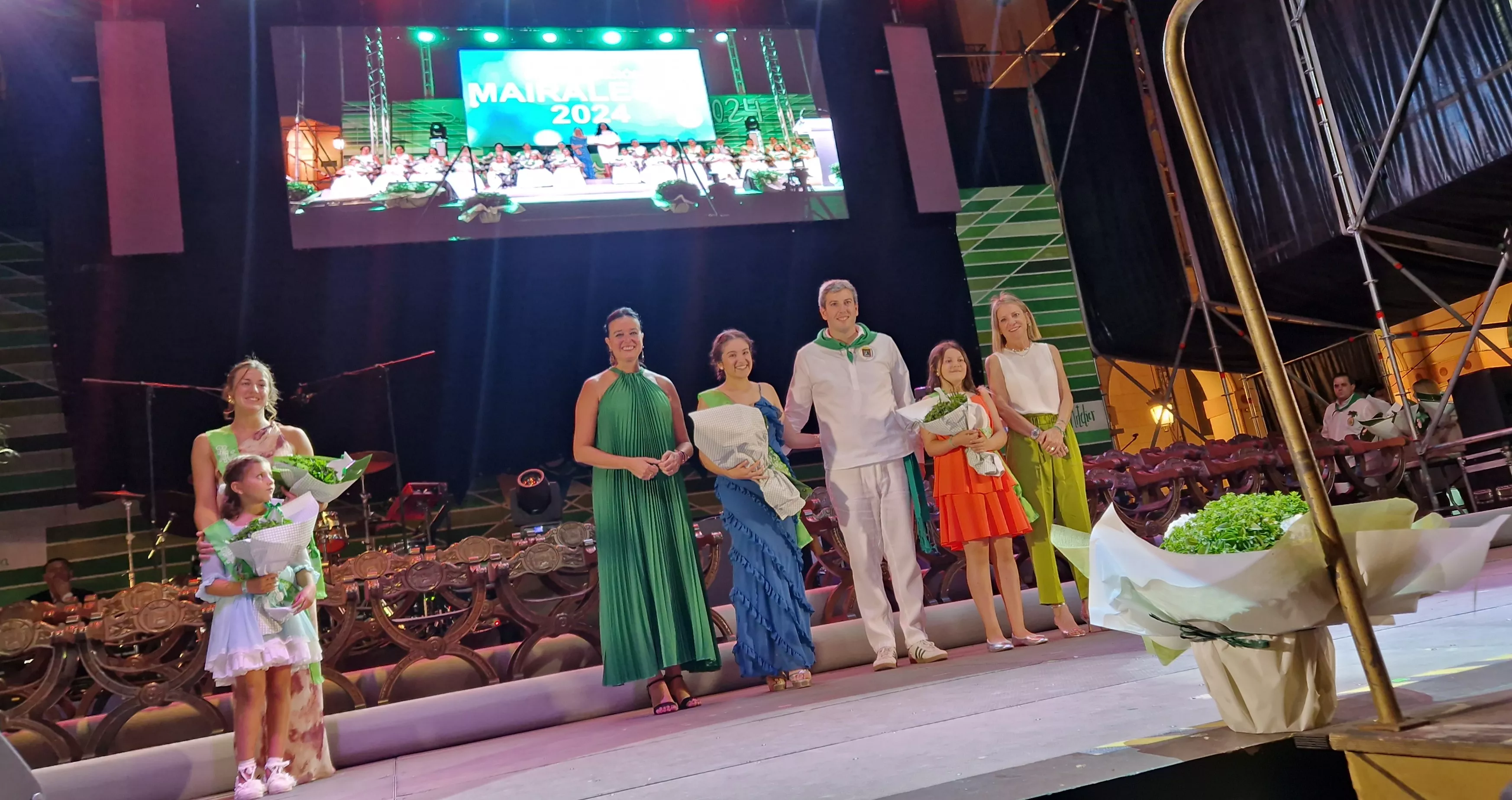 Presentación de las mairalesas y el mainate. Foto Myriam Martínez 