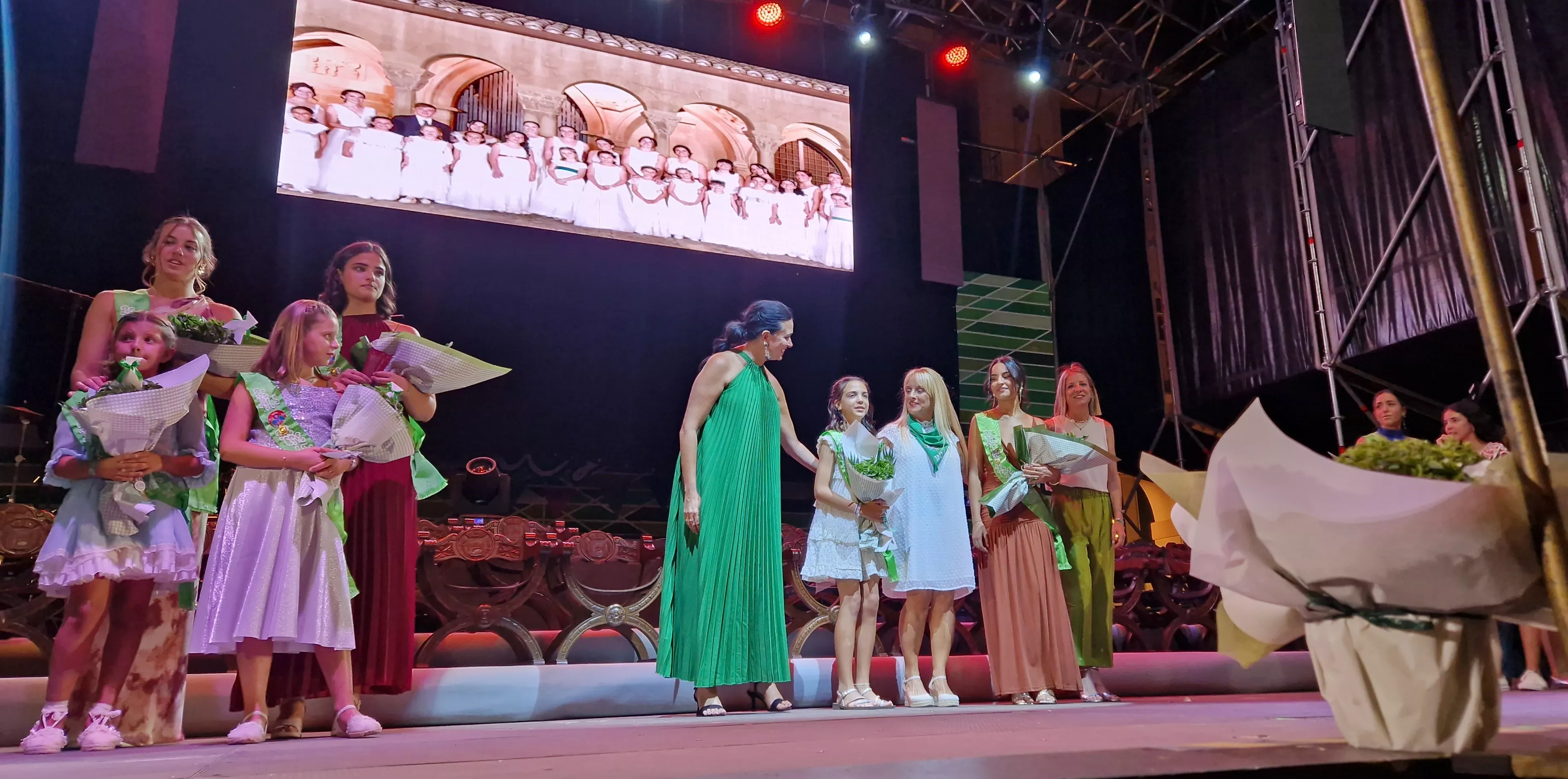 Presentación de las mairalesas y el mainate. Foto Myriam Martínez 