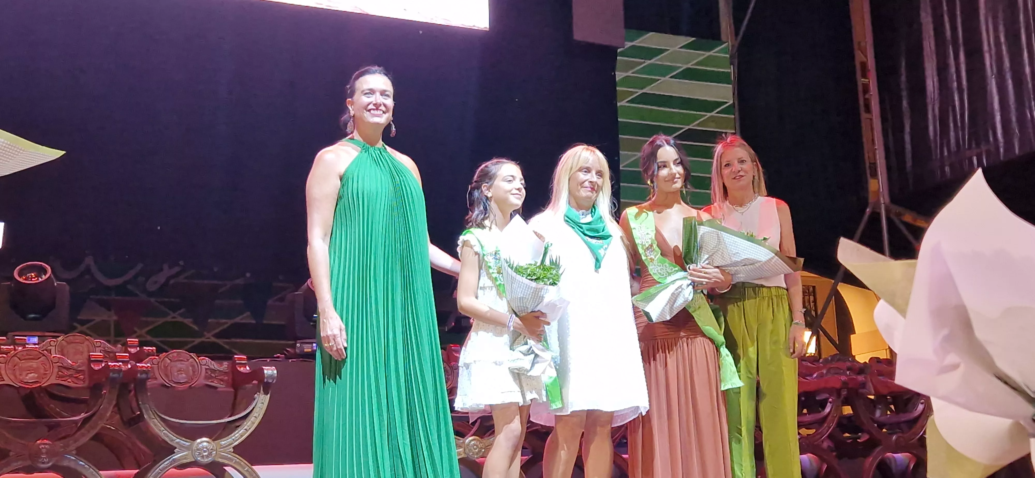 Presentación de las mairalesas y el mainate. Foto Myriam Martínez 