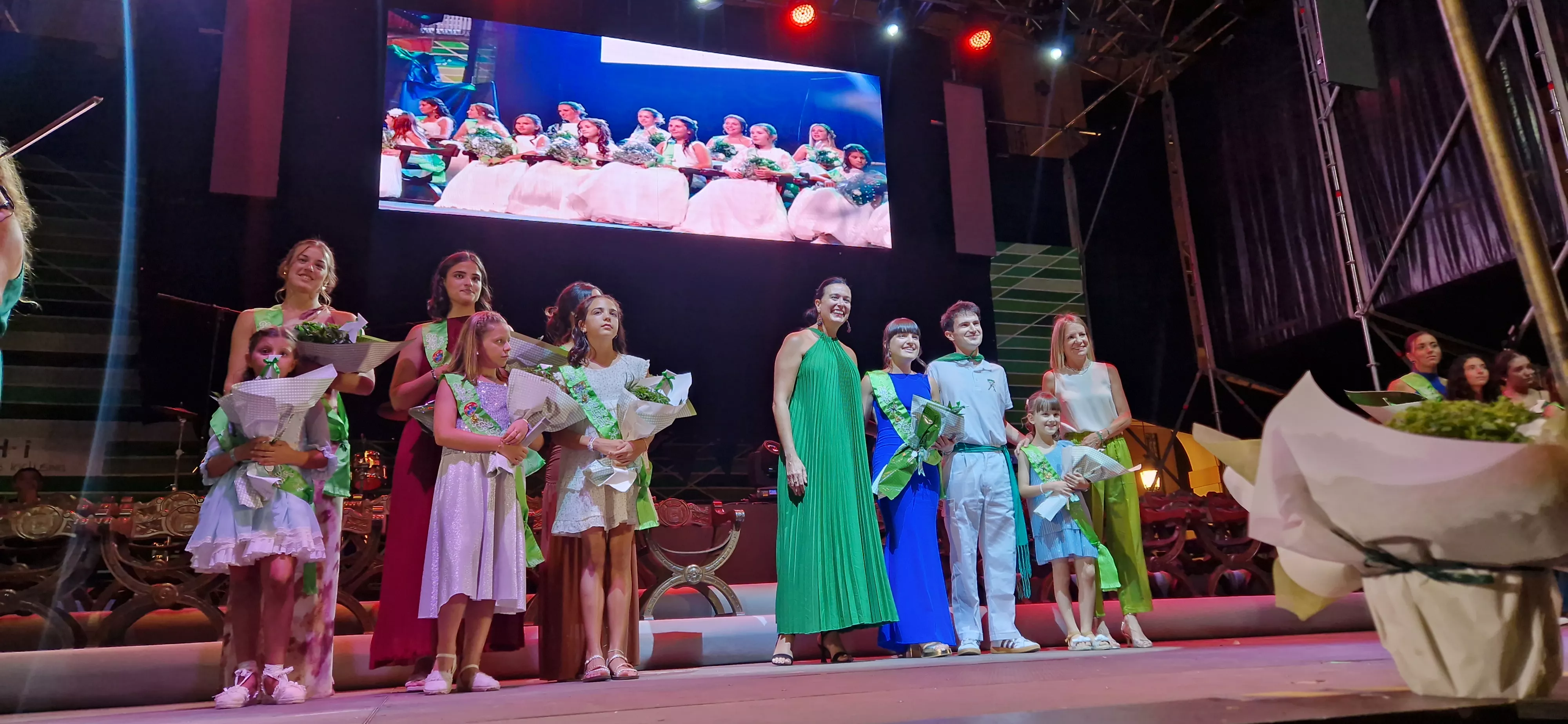 Presentación de las mairalesas y el mainate. Foto Myriam Martínez 