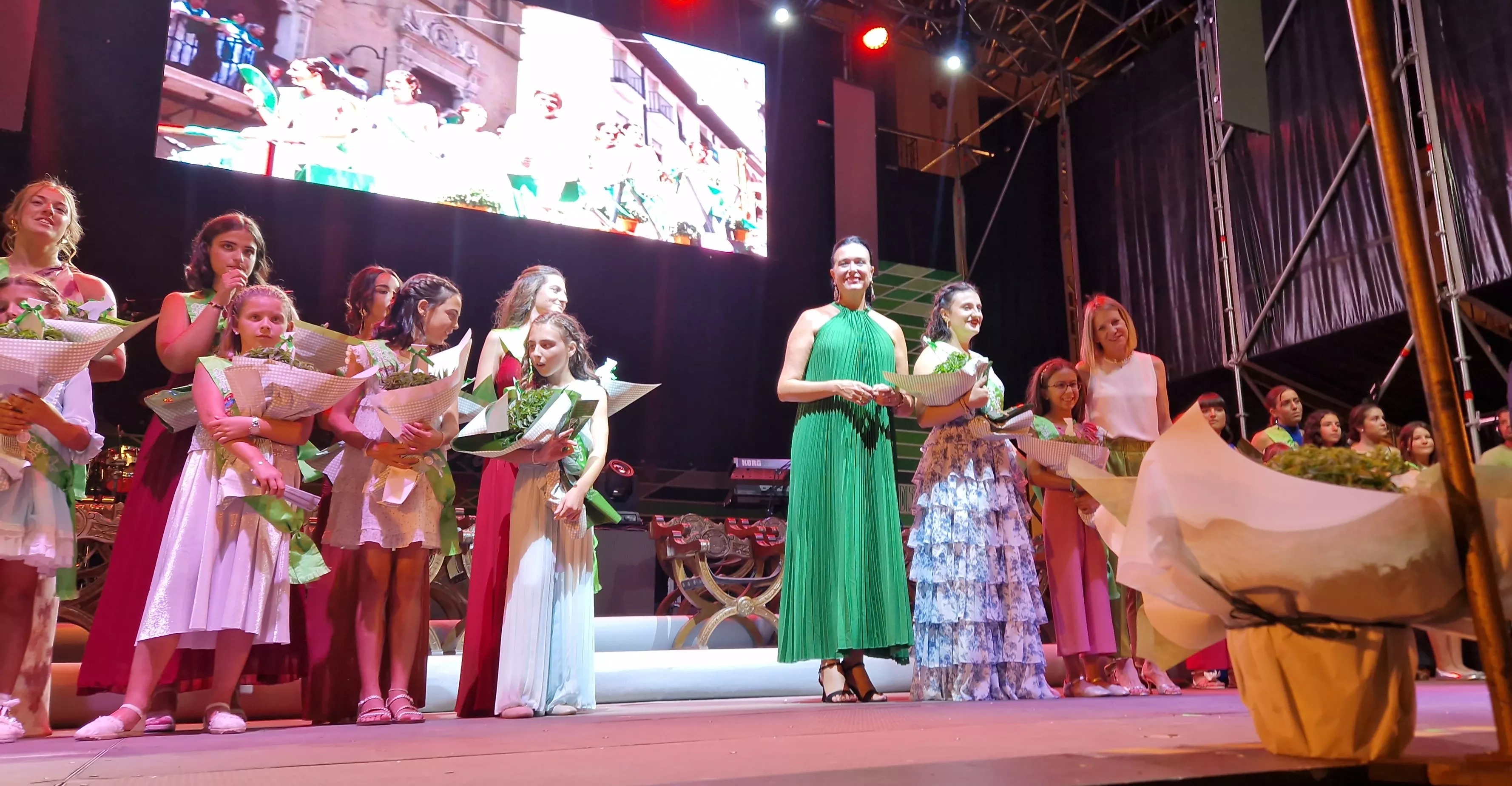 Presentación de las mairalesas y el mainate. Foto Myriam Martínez 