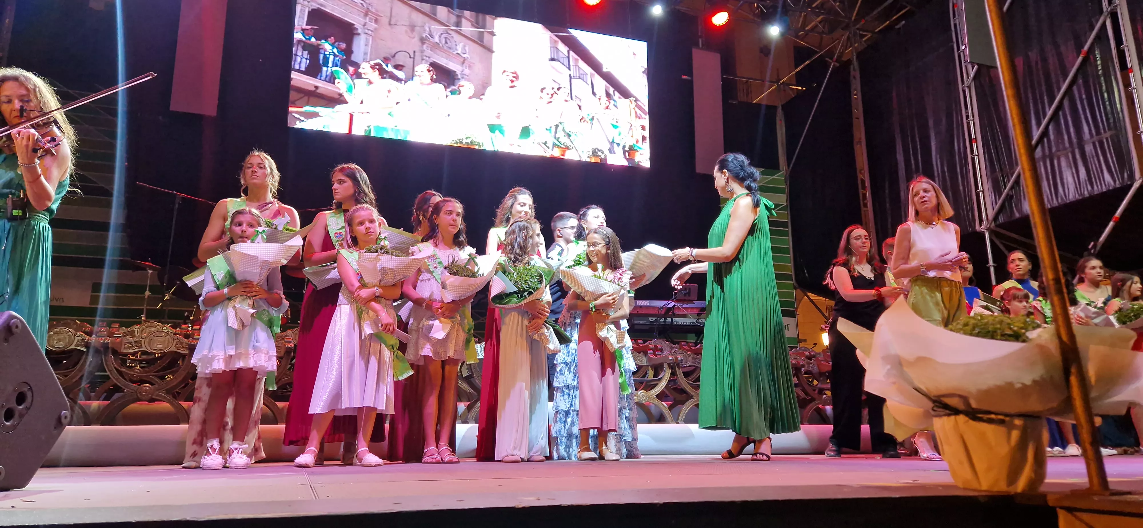 Presentación de las mairalesas y el mainate. Foto Myriam Martínez 