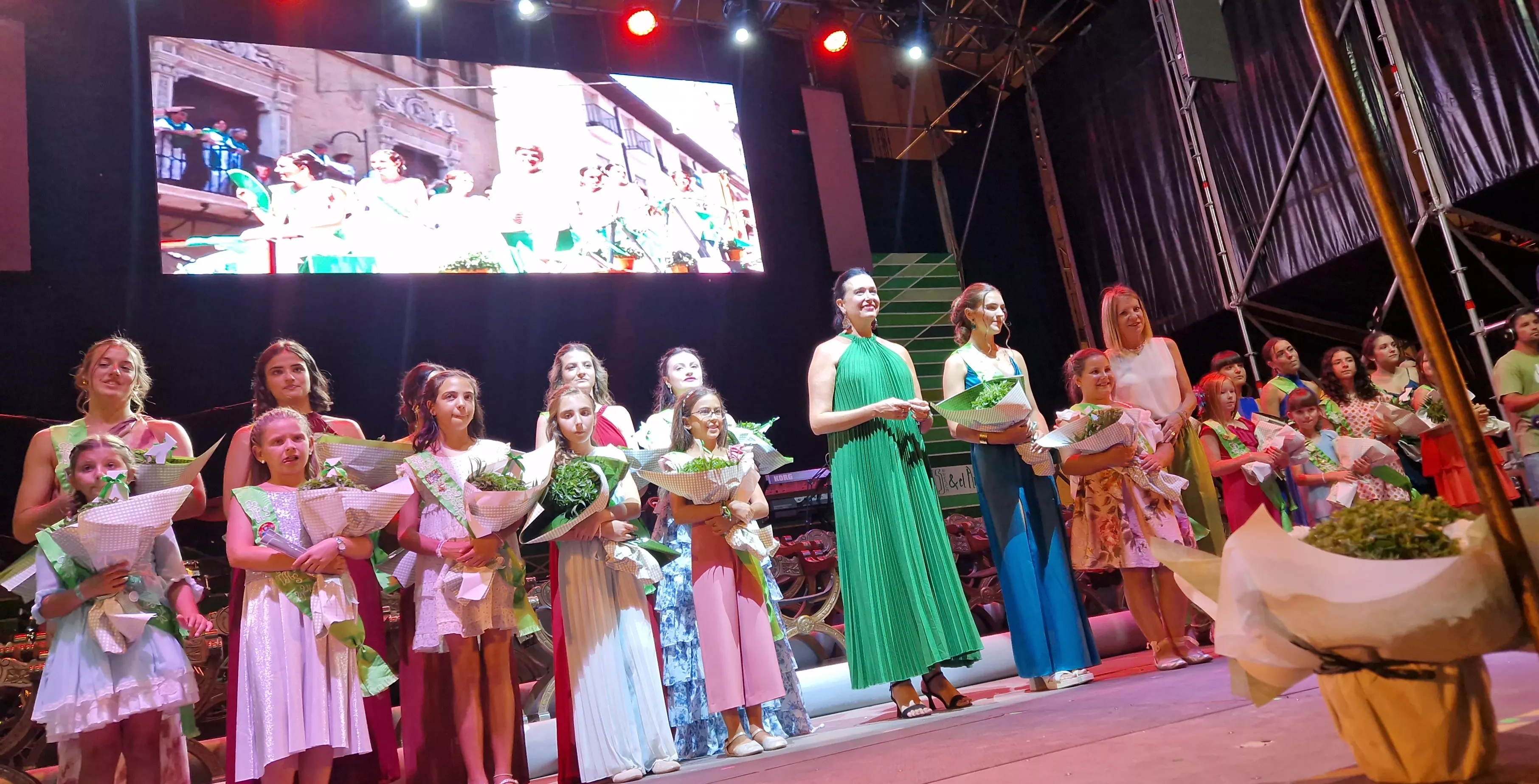 Presentación de las mairalesas y el mainate. Foto Myriam Martínez 