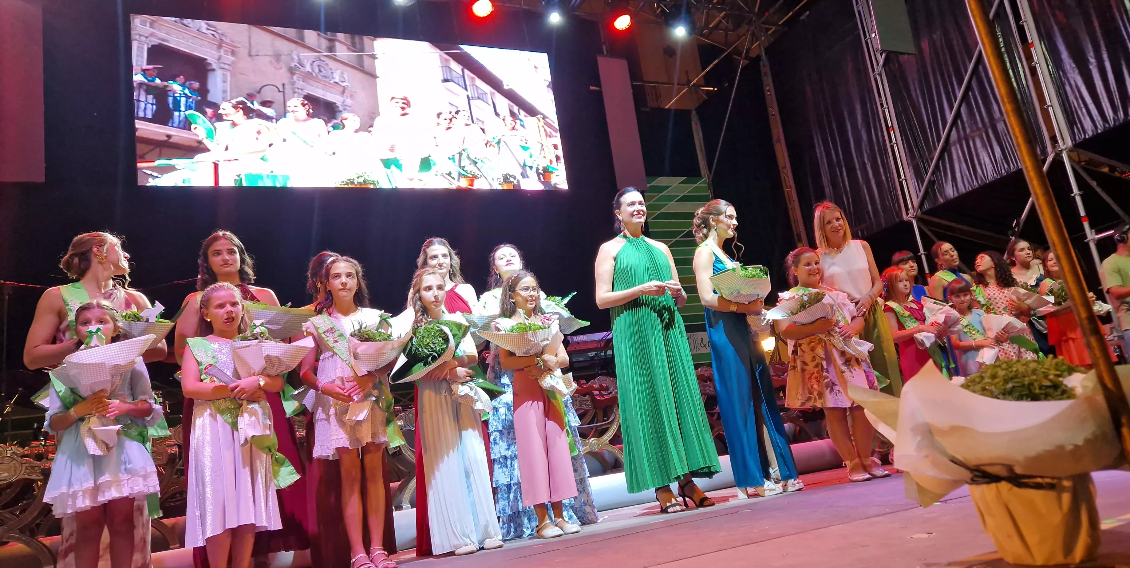 Presentación de las mairalesas y el mainate. Foto Myriam Martínez 