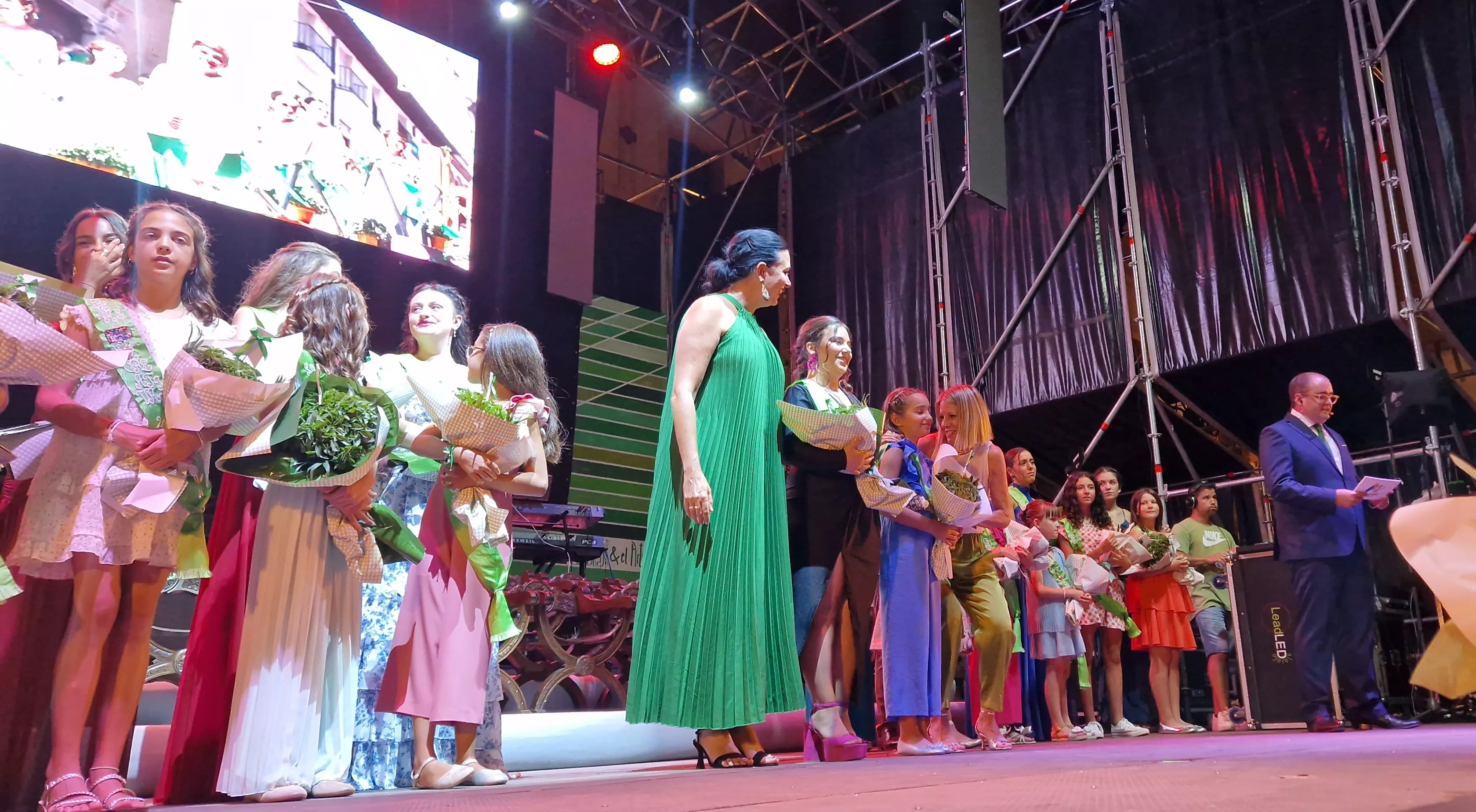 Presentación de las mairalesas y el mainate. Foto Myriam Martínez 