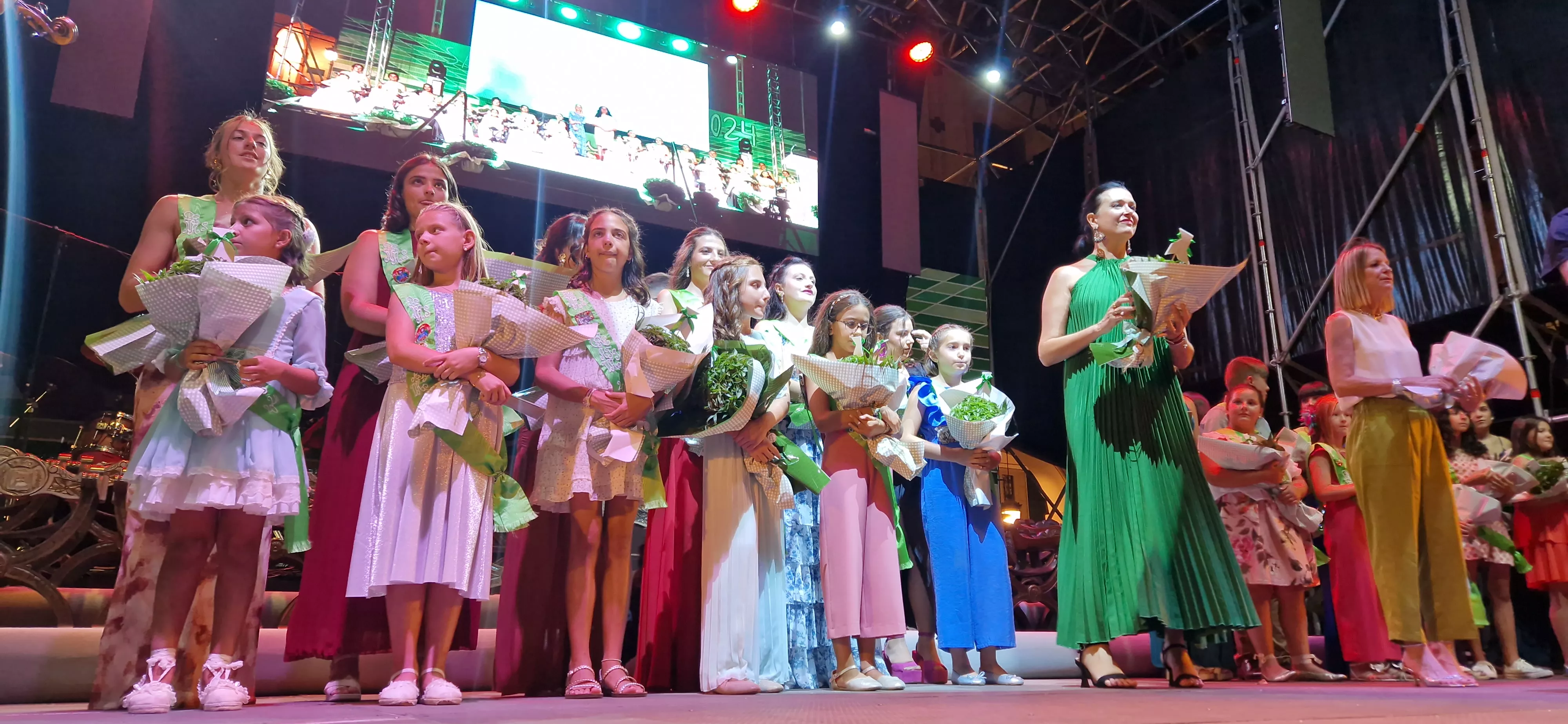 Presentación de las mairalesas y el mainate. Foto Myriam Martínez 