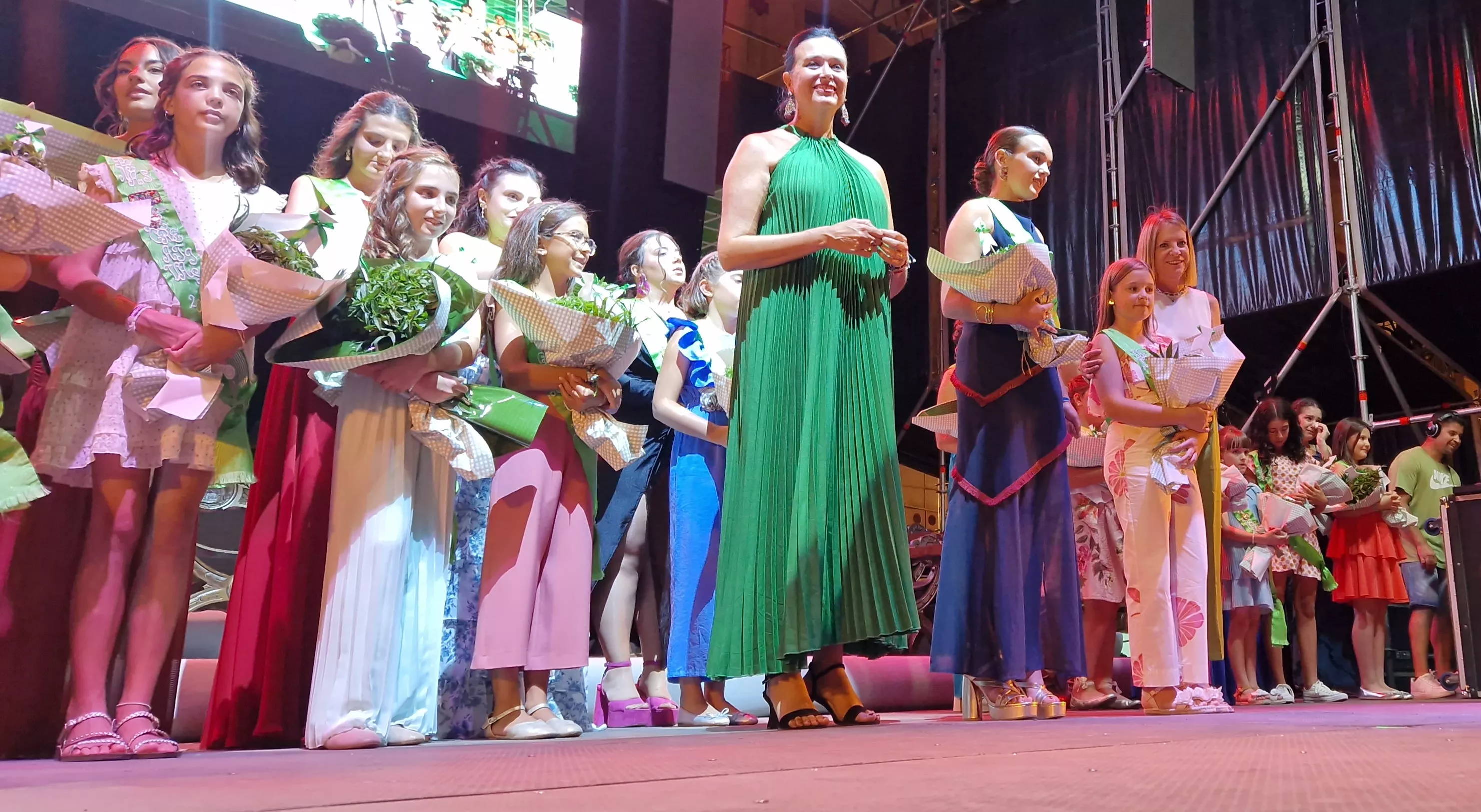 Presentación de las mairalesas y el mainate. Foto Myriam Martínez 