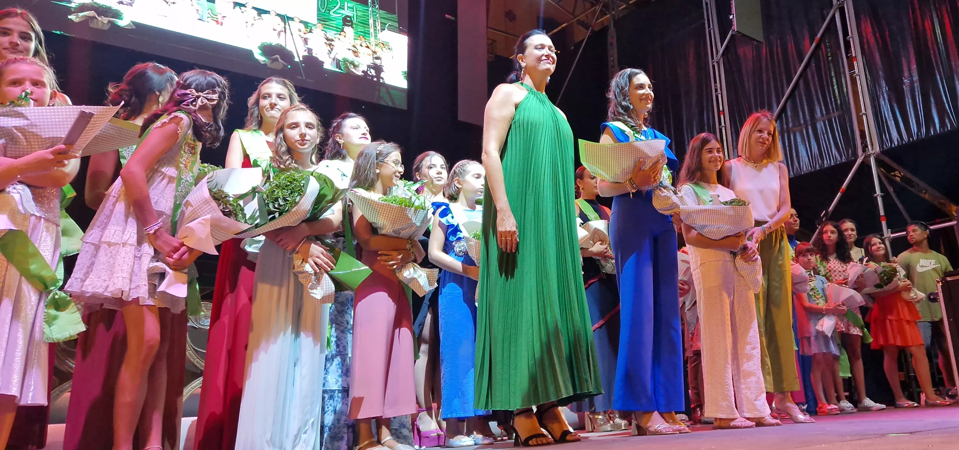 Presentación de las mairalesas y el mainate. Foto Myriam Martínez 