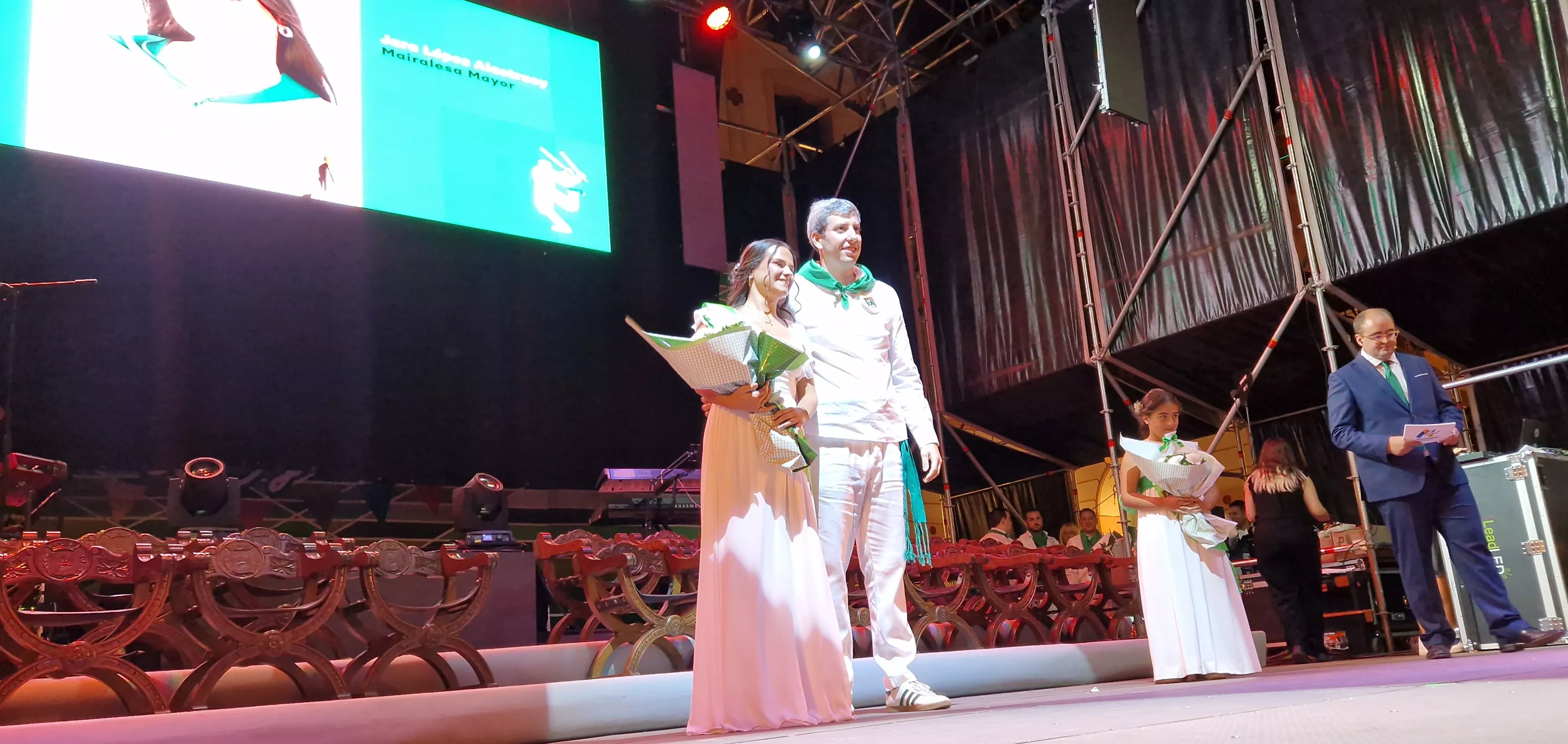 Presentación de las mairalesas y el mainate. Foto Myriam Martínez 