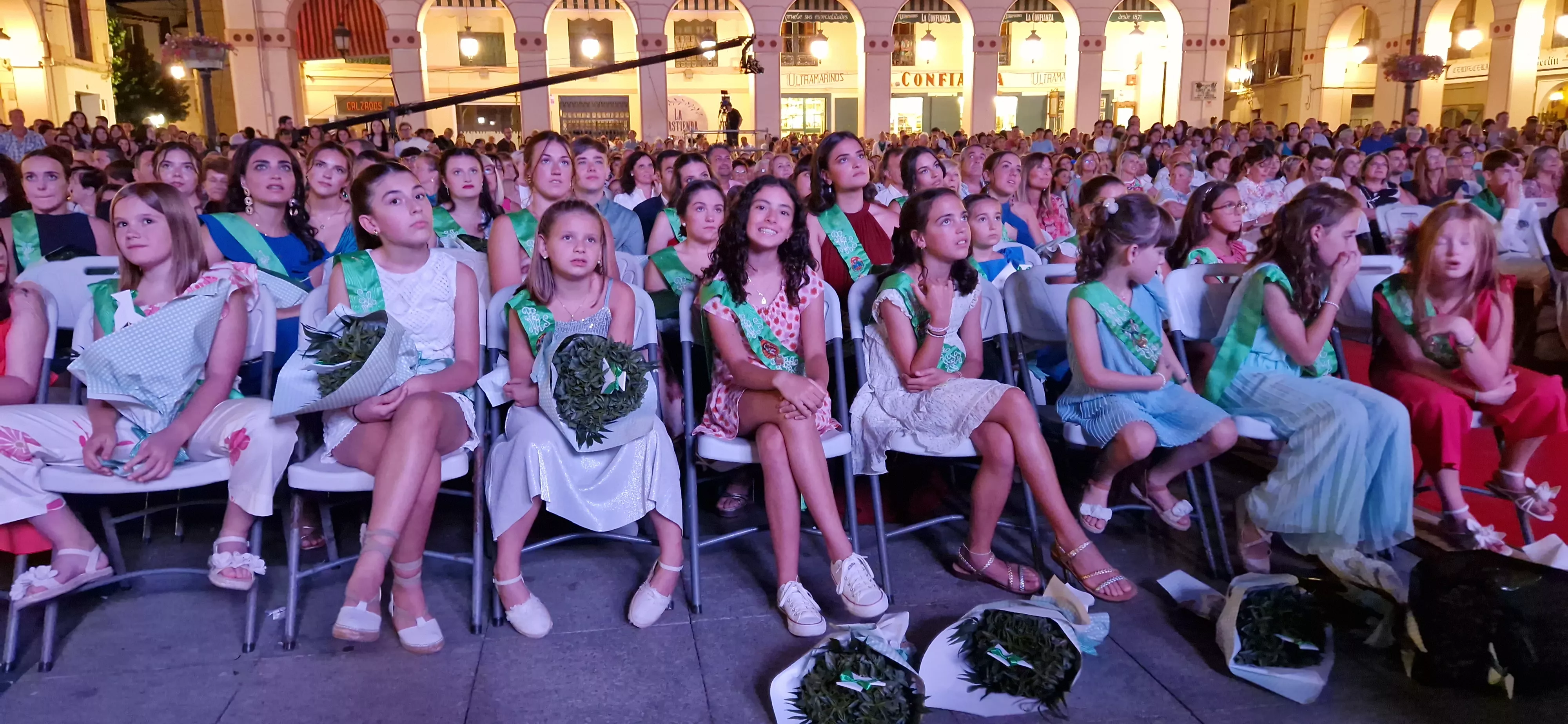 Presentación de las mairalesas y el mainate. Foto Myriam Martínez 