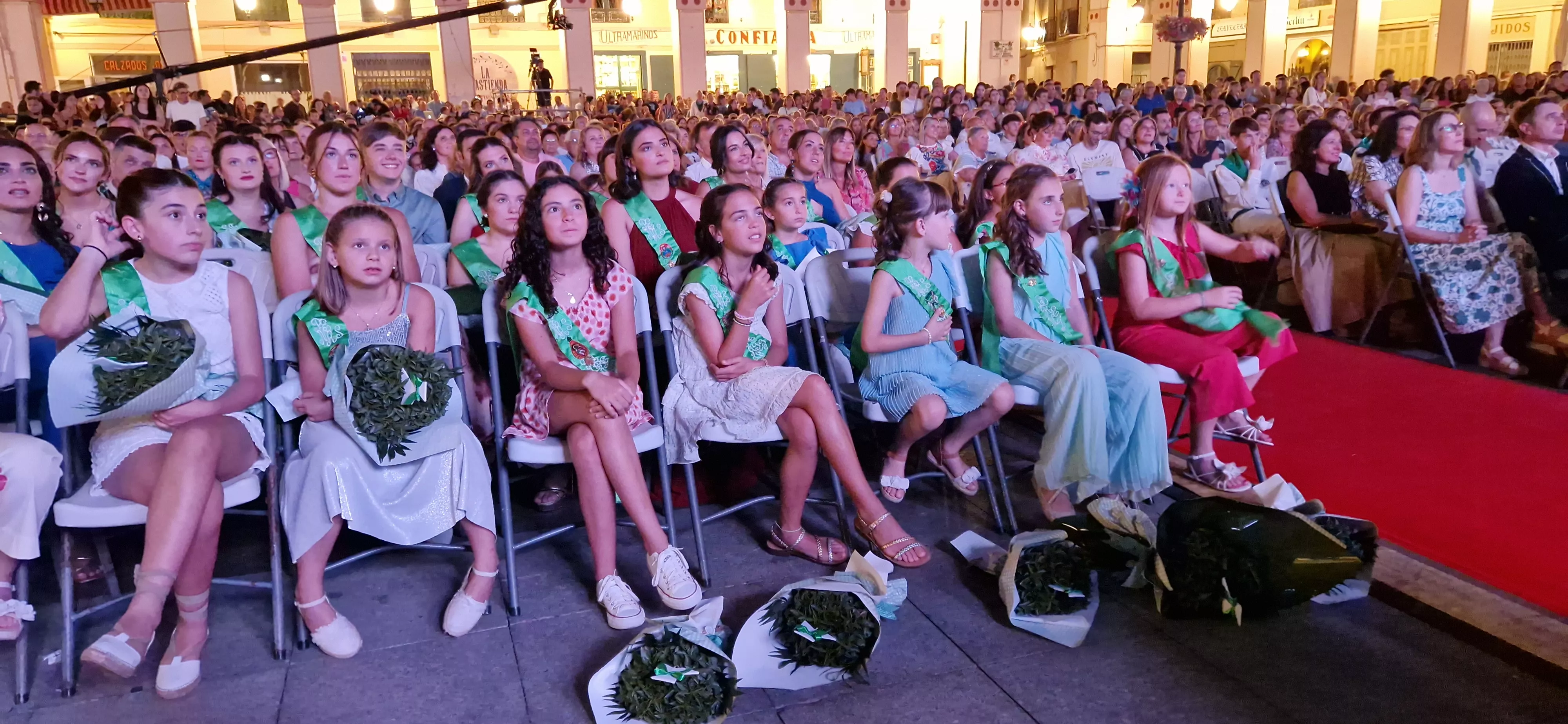 Presentación de las mairalesas y el mainate. Foto Myriam Martínez 