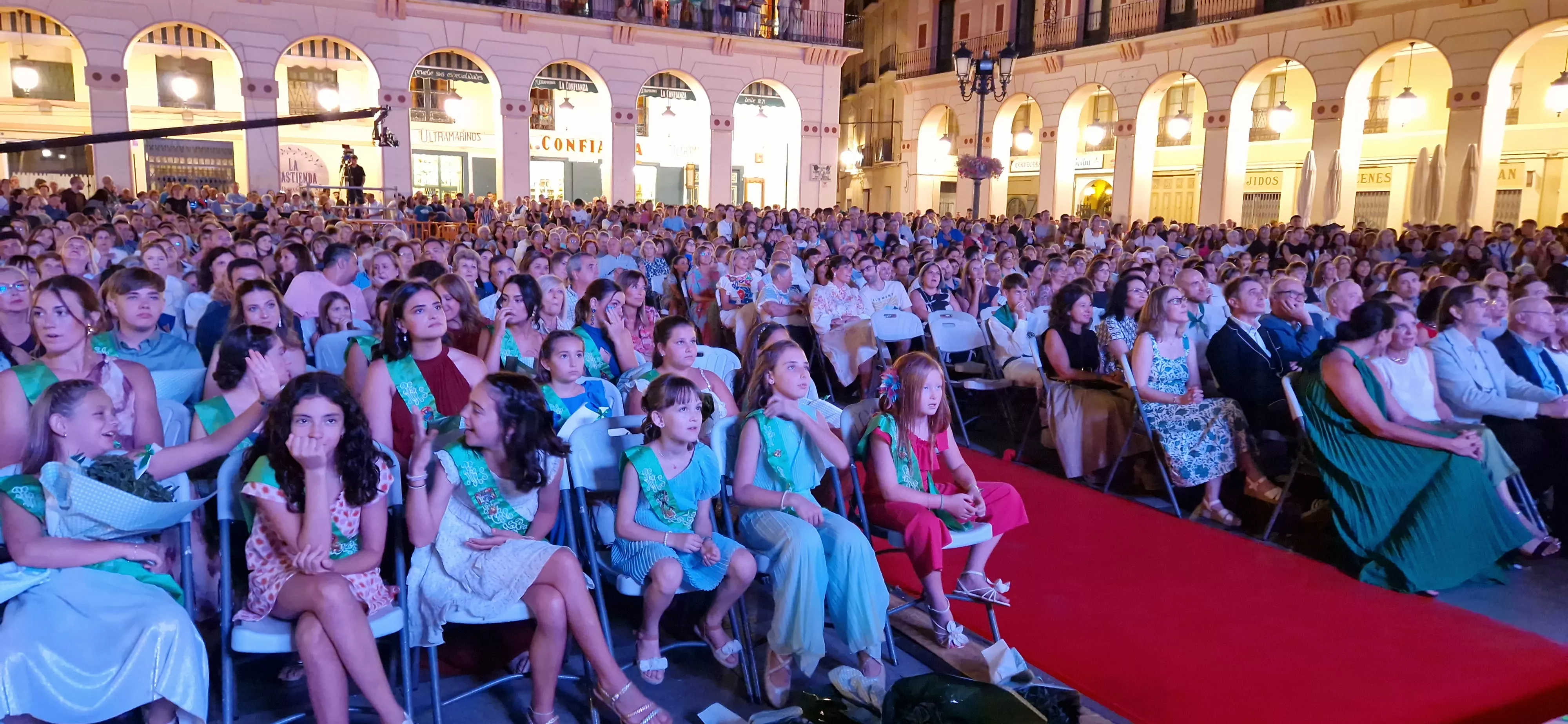 Presentación de las mairalesas y el mainate. Foto Myriam Martínez 