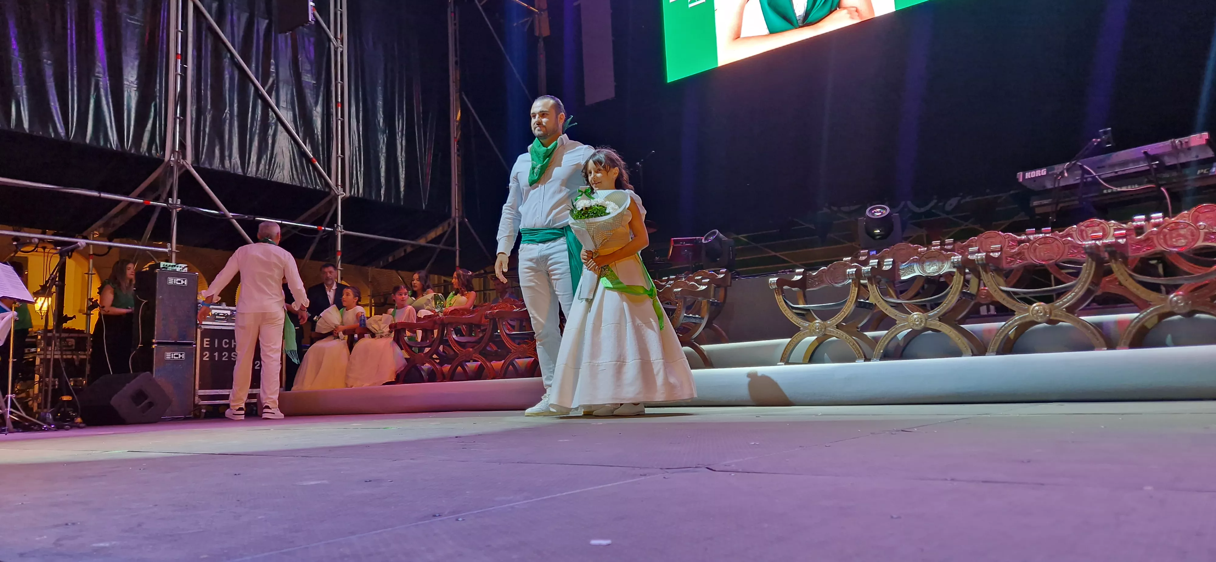 Presentación de las mairalesas y el mainate. Foto Myriam Martínez 