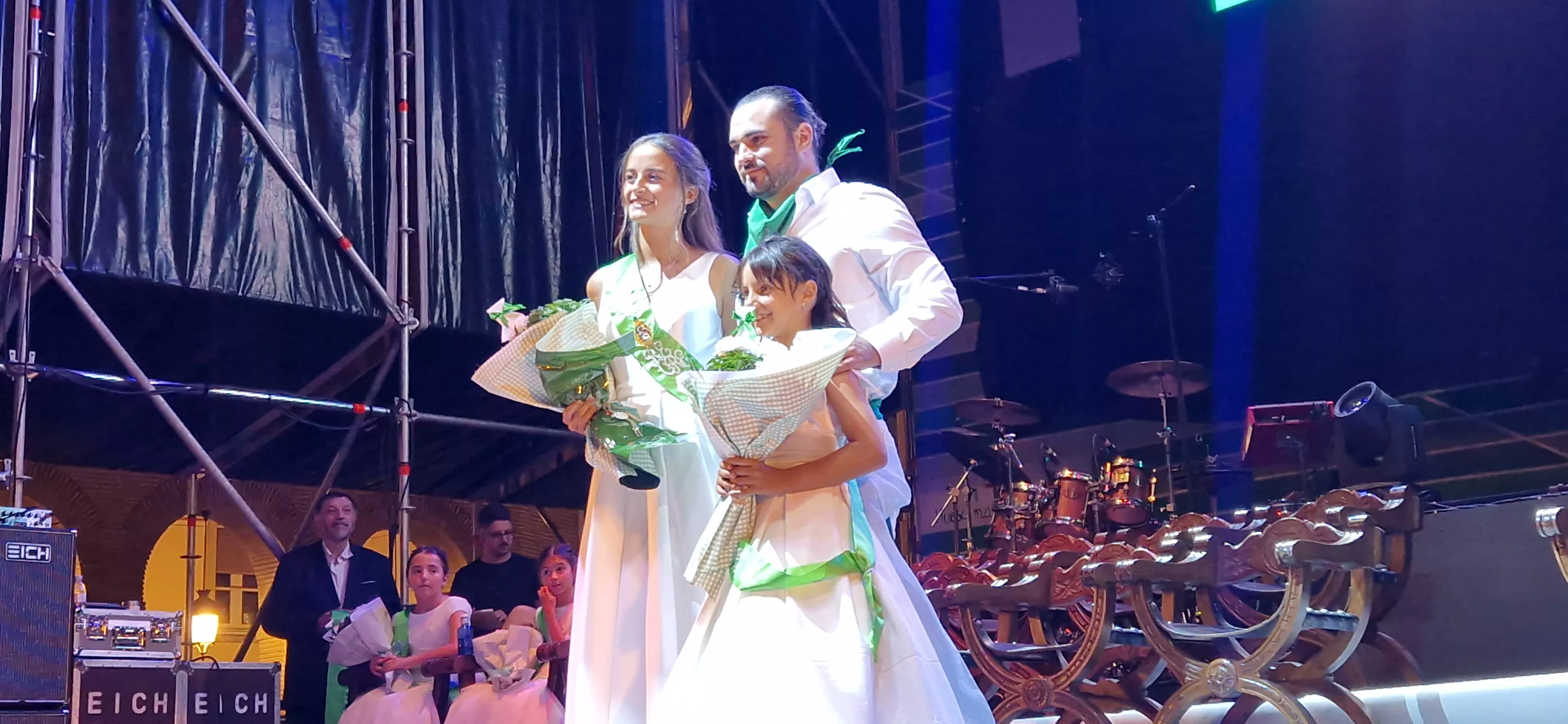 Presentación de las mairalesas y el mainate. Foto Myriam Martínez 