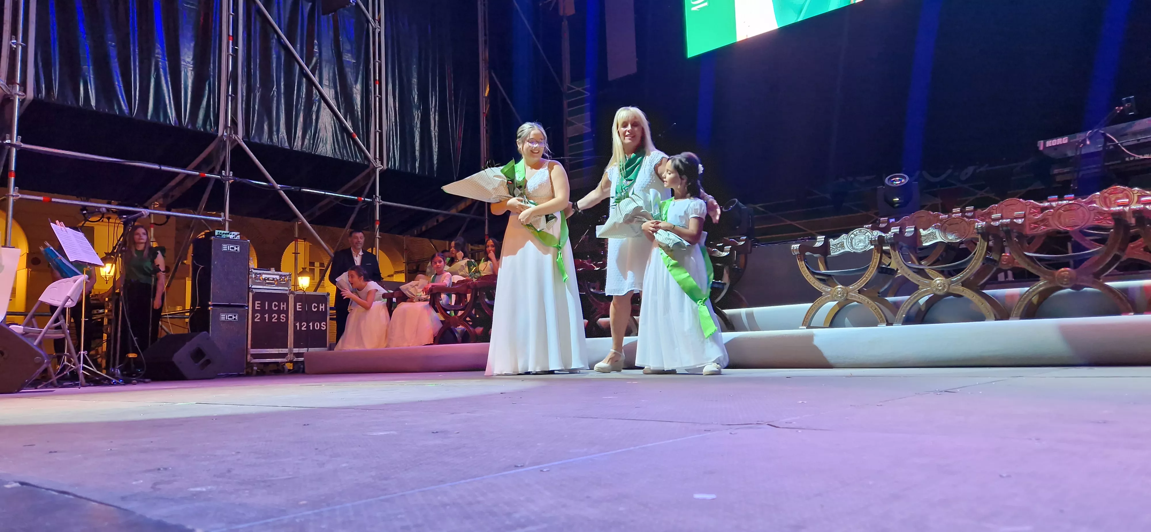 Presentación de las mairalesas y el mainate. Foto Myriam Martínez 