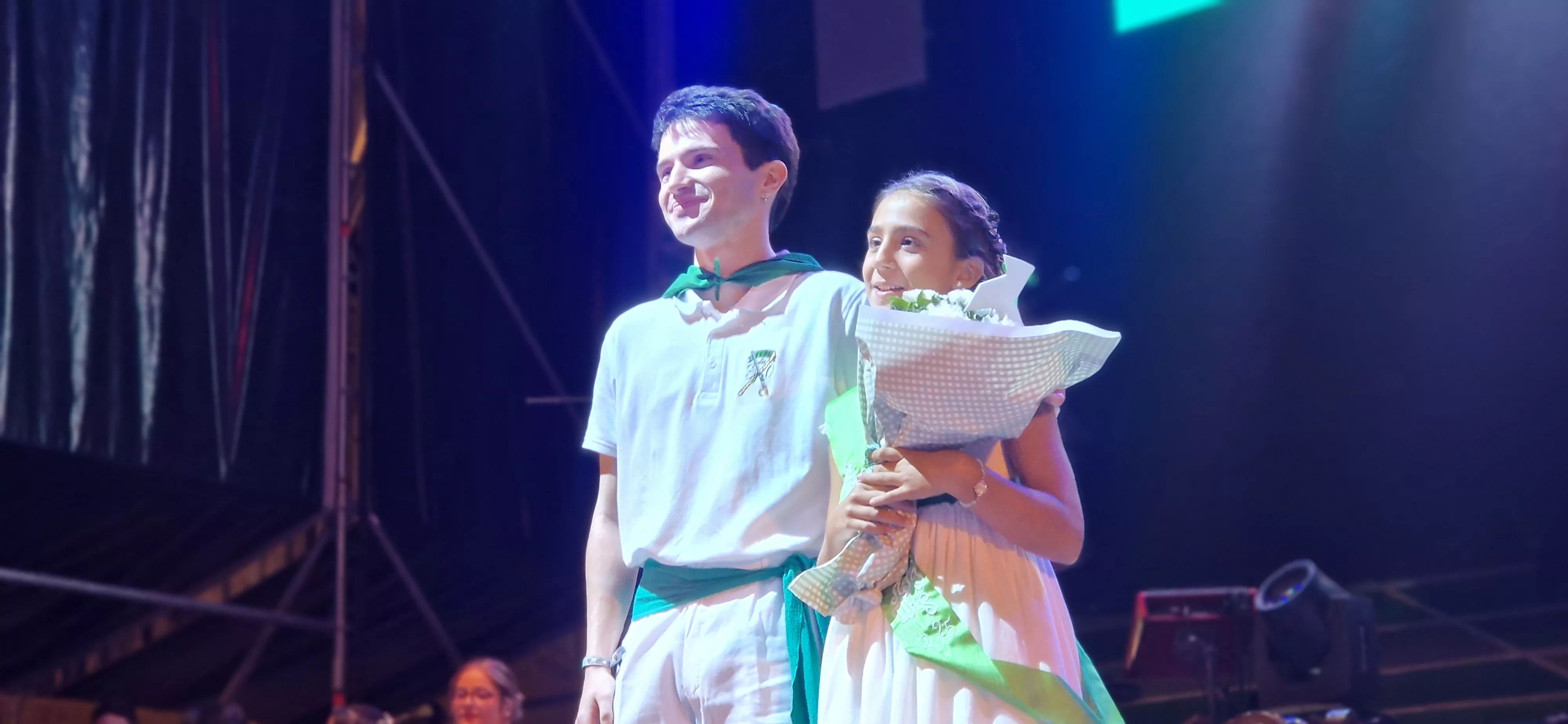 Presentación de las mairalesas y el mainate. Foto Myriam Martínez 