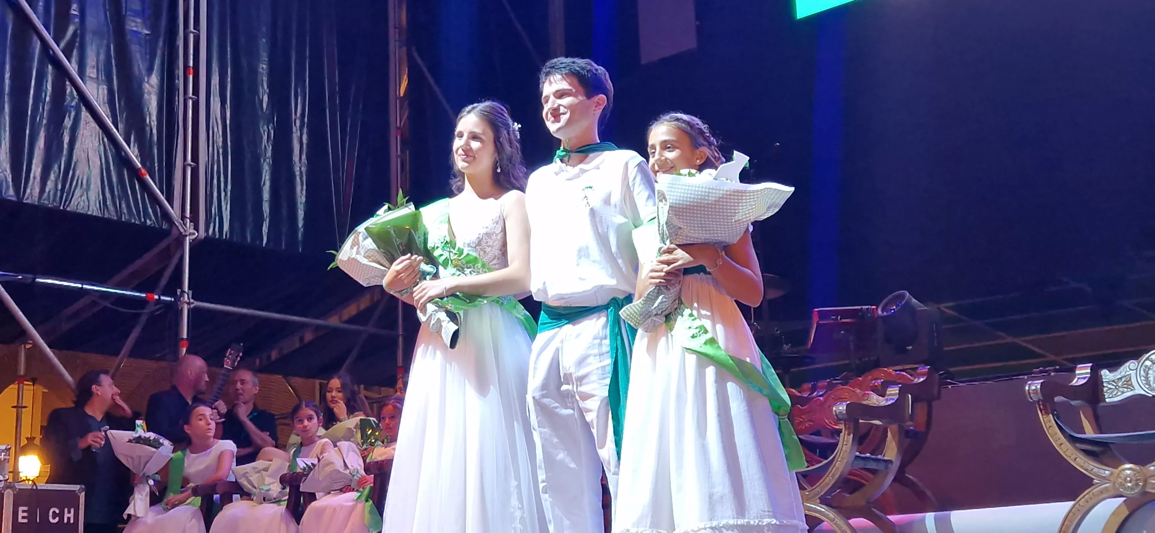 Presentación de las mairalesas y el mainate. Foto Myriam Martínez 