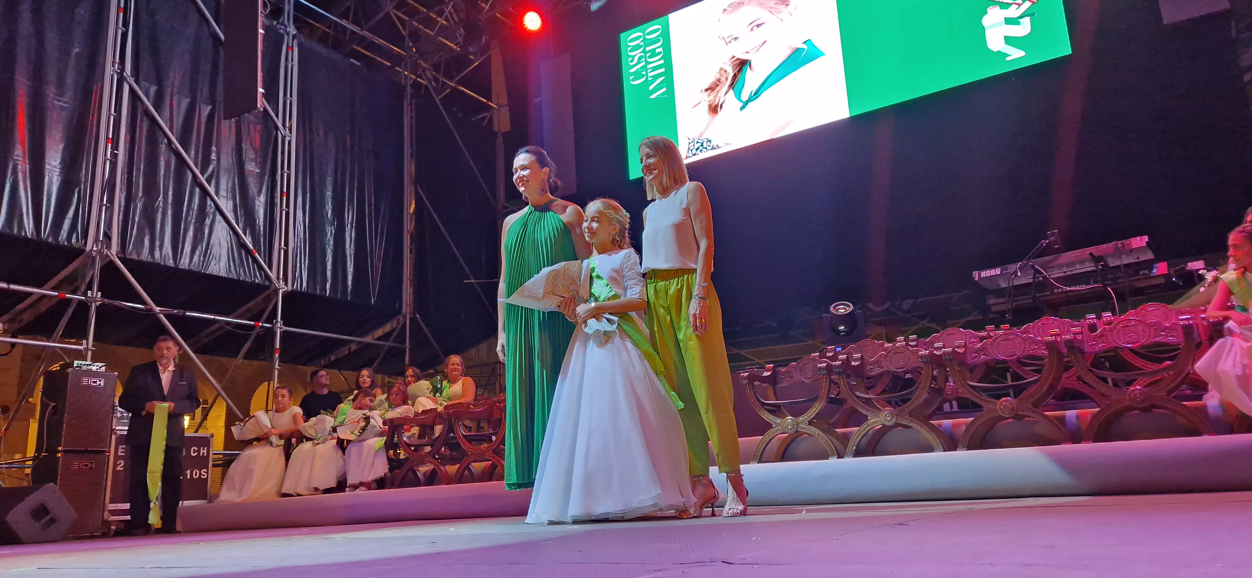 Presentación de las mairalesas y el mainate. Foto Myriam Martínez 