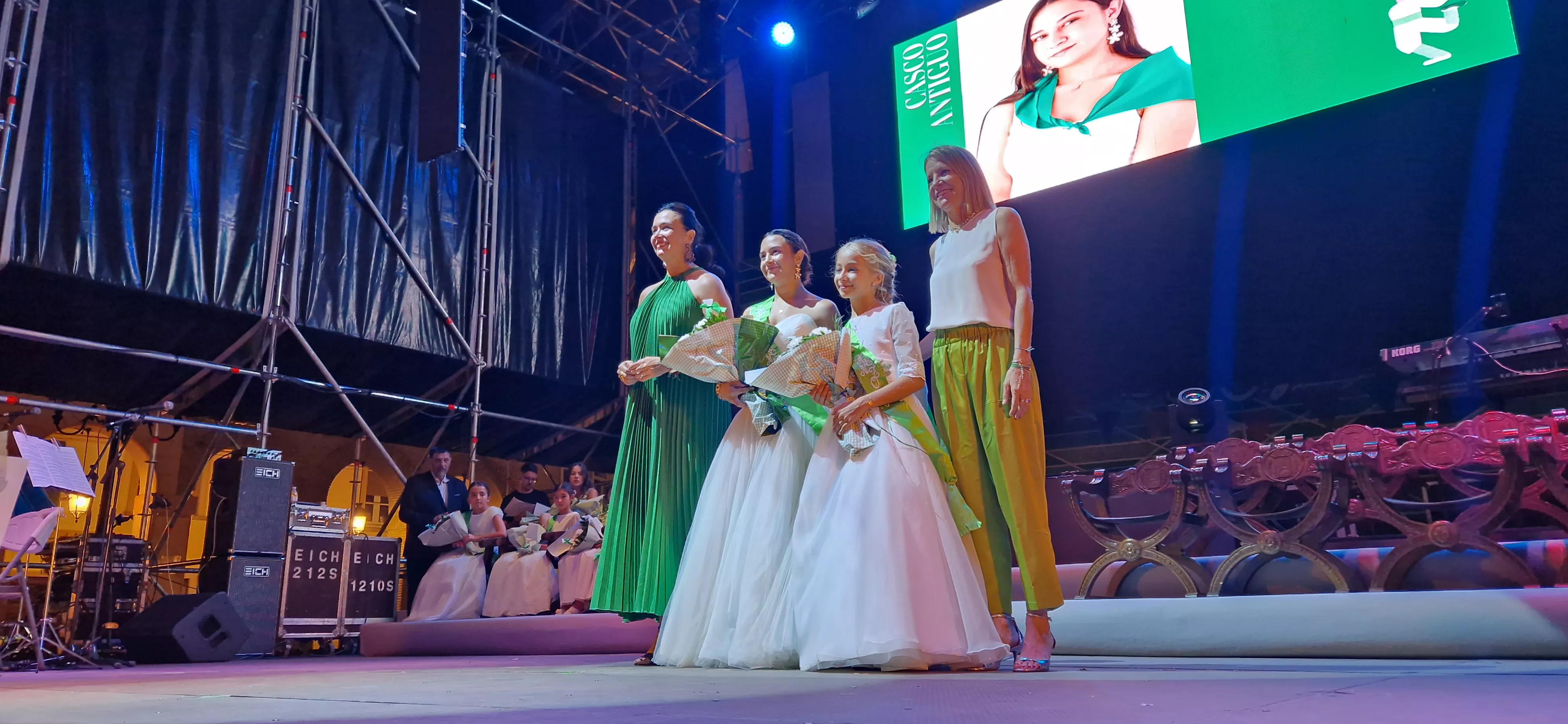 Presentación de las mairalesas y el mainate. Foto Myriam Martínez 