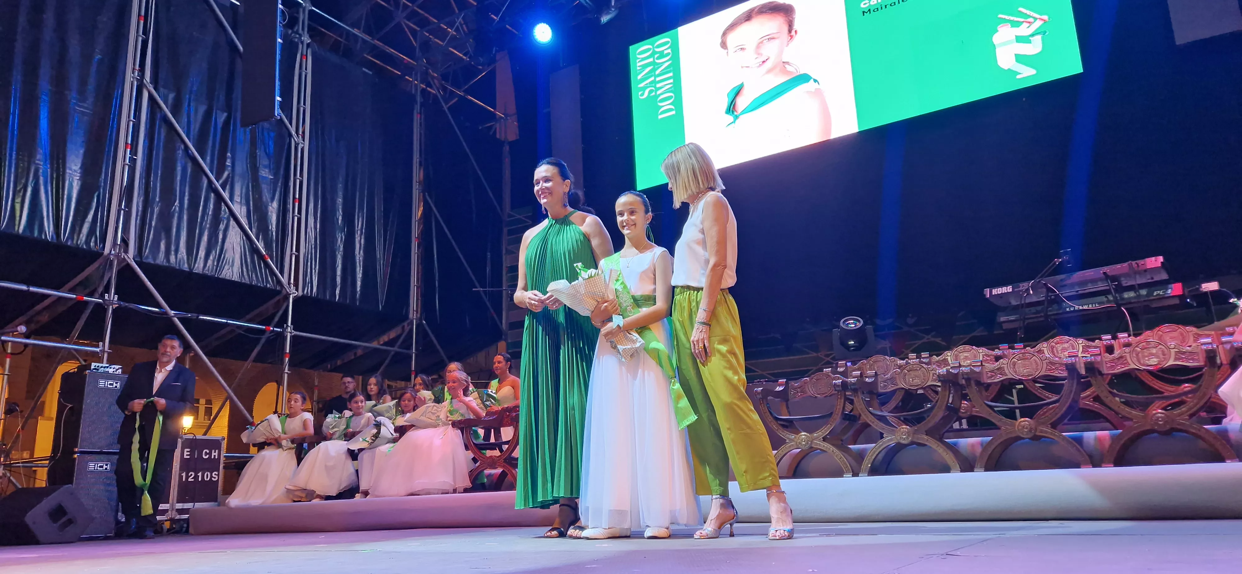 Presentación de las mairalesas y el mainate. Foto Myriam Martínez 