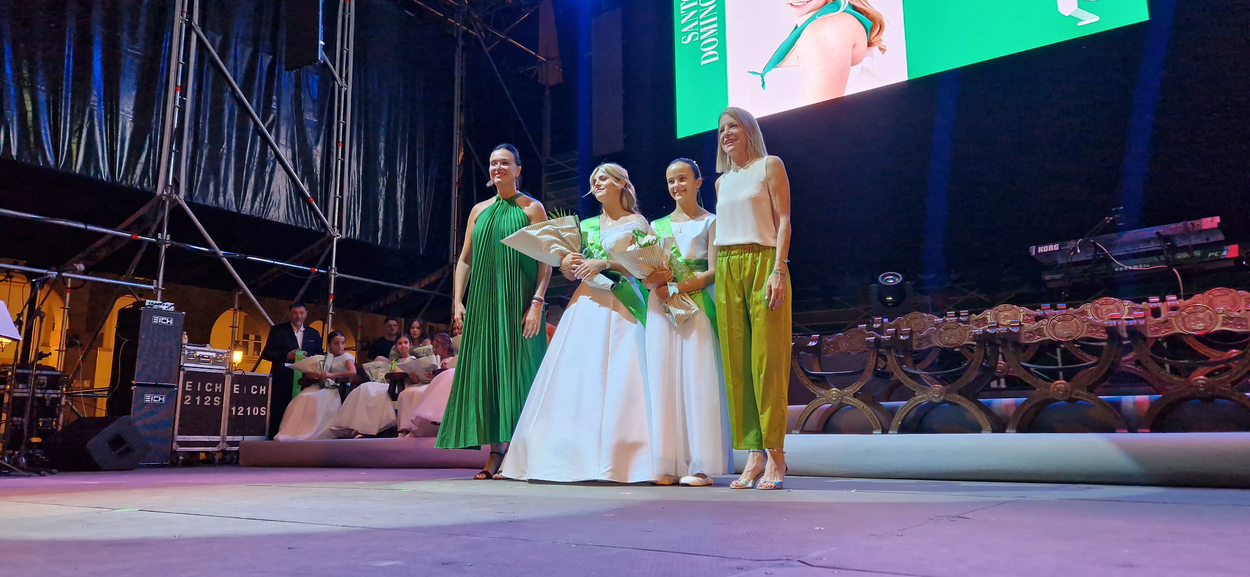 Presentación de las mairalesas y el mainate. Foto Myriam Martínez 