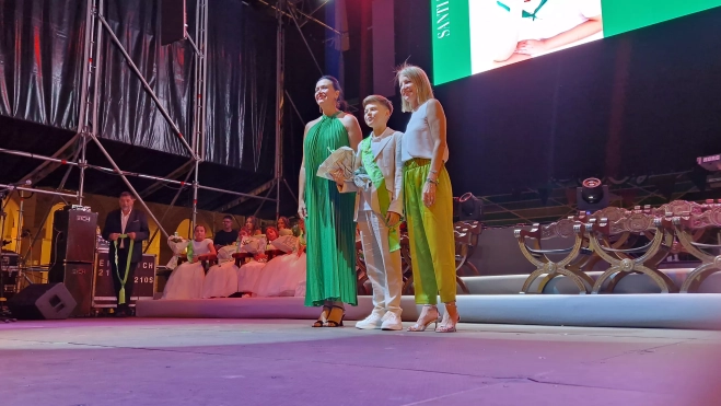 Presentación de las mairalesas y el mainate. Foto Myriam Martínez Presentación de las mairalesas y el mainate. Foto Myriam Martínez