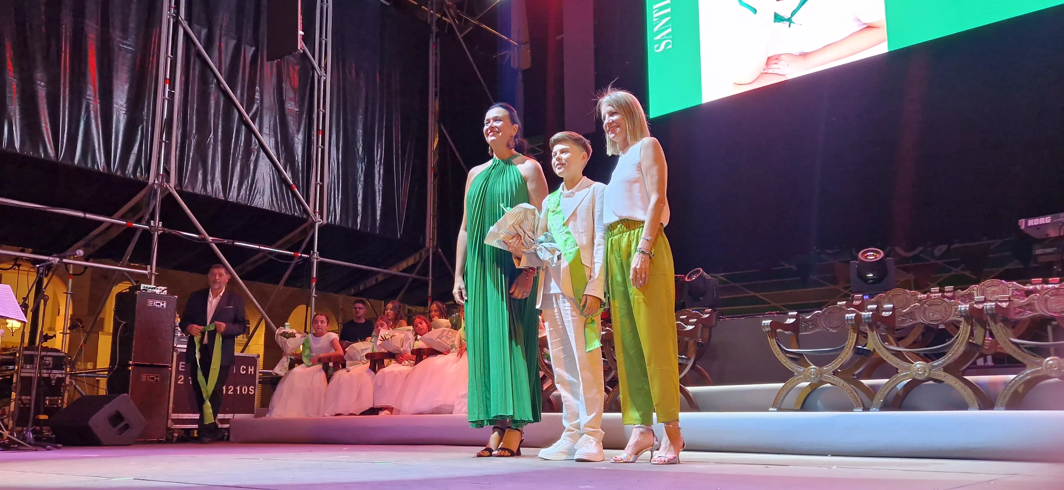 Presentación de las mairalesas y el mainate. Foto Myriam Martínez 