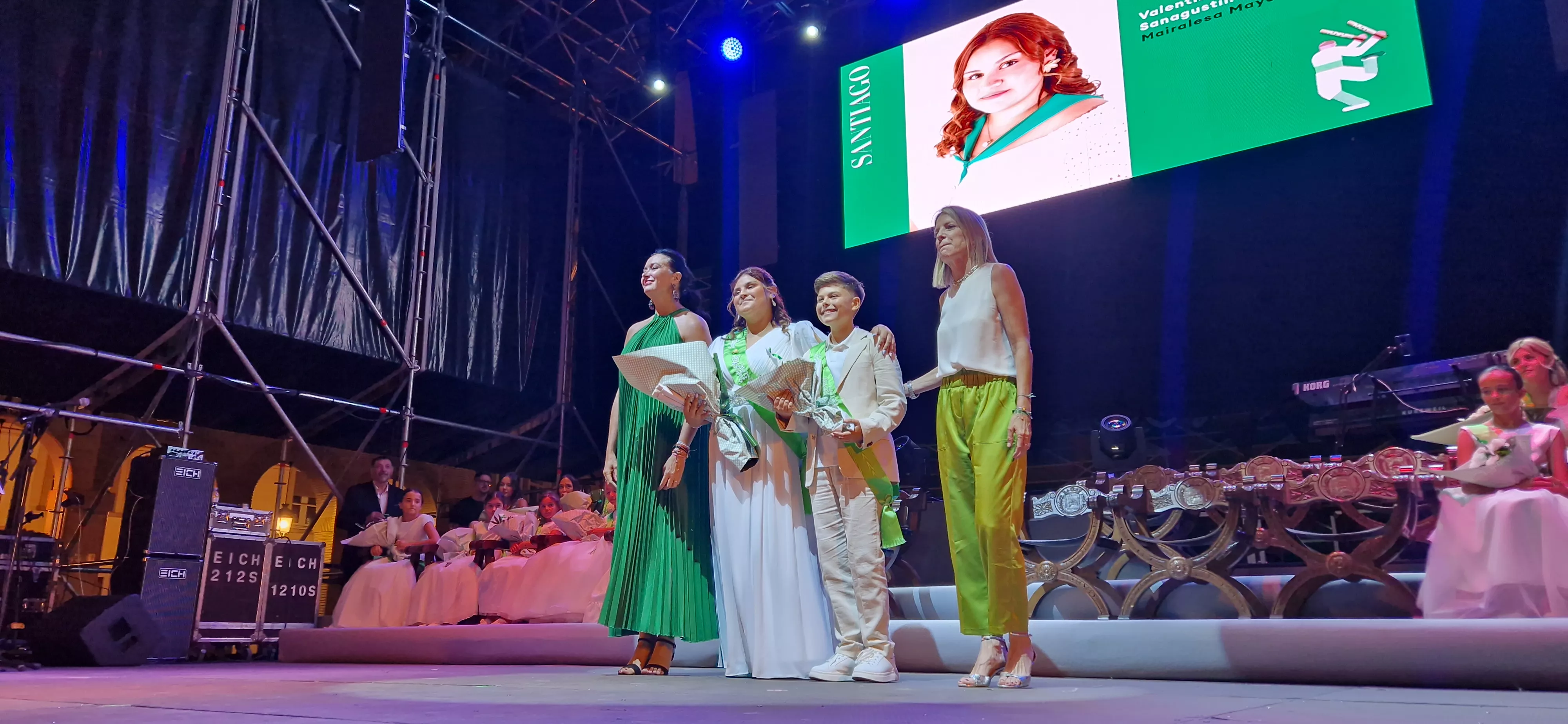 Presentación de las mairalesas y el mainate. Foto Myriam Martínez 