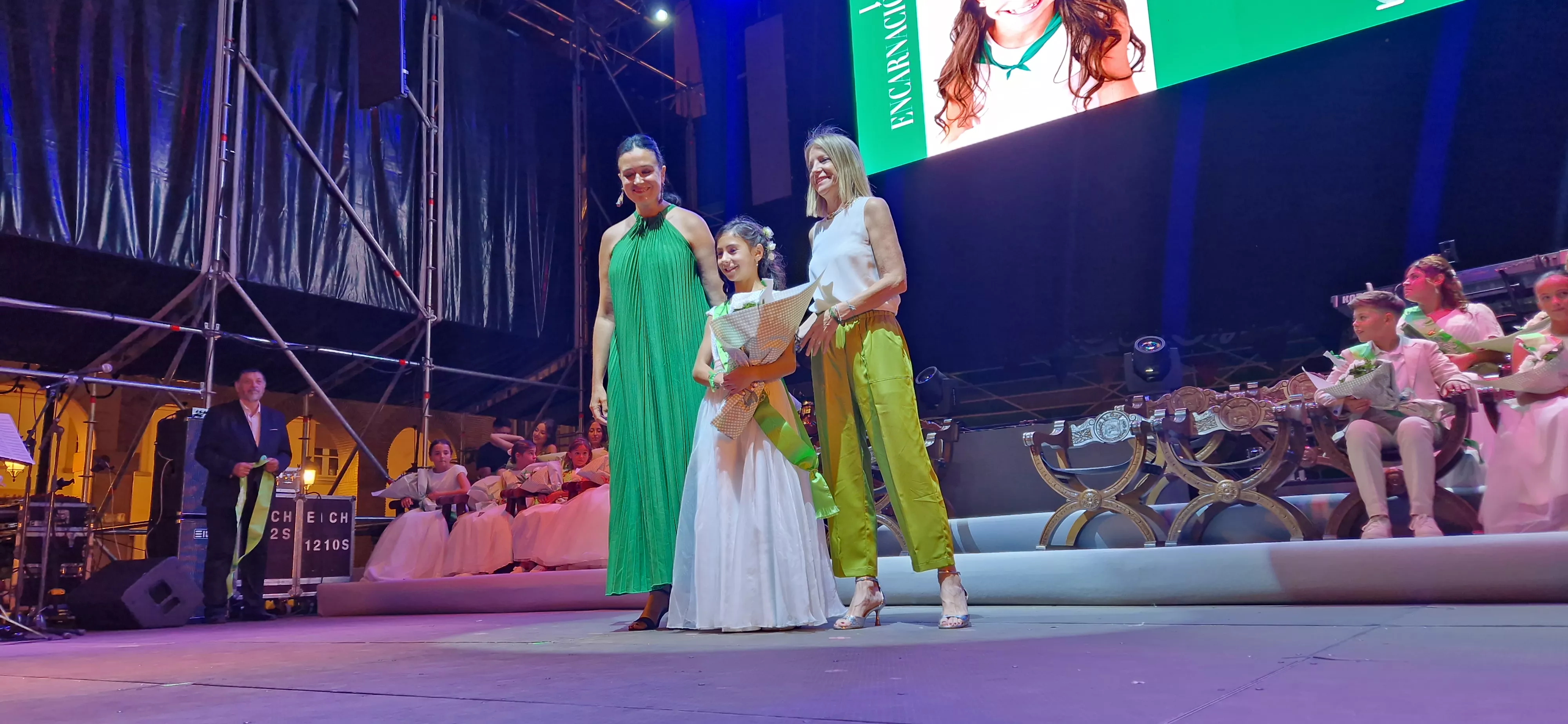 Presentación de las mairalesas y el mainate. Foto Myriam Martínez 