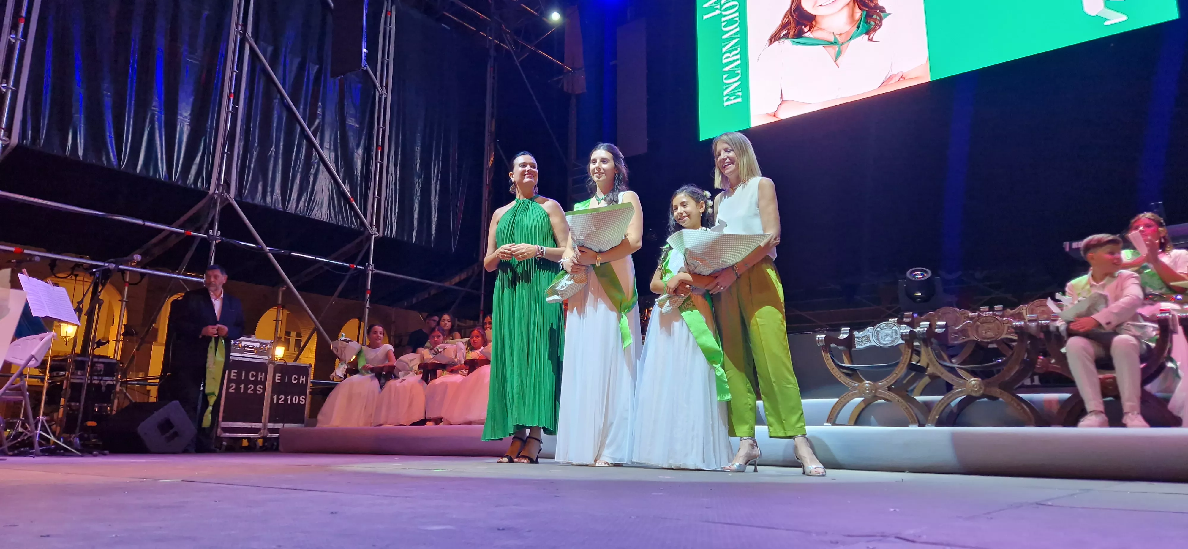 Presentación de las mairalesas y el mainate. Foto Myriam Martínez 