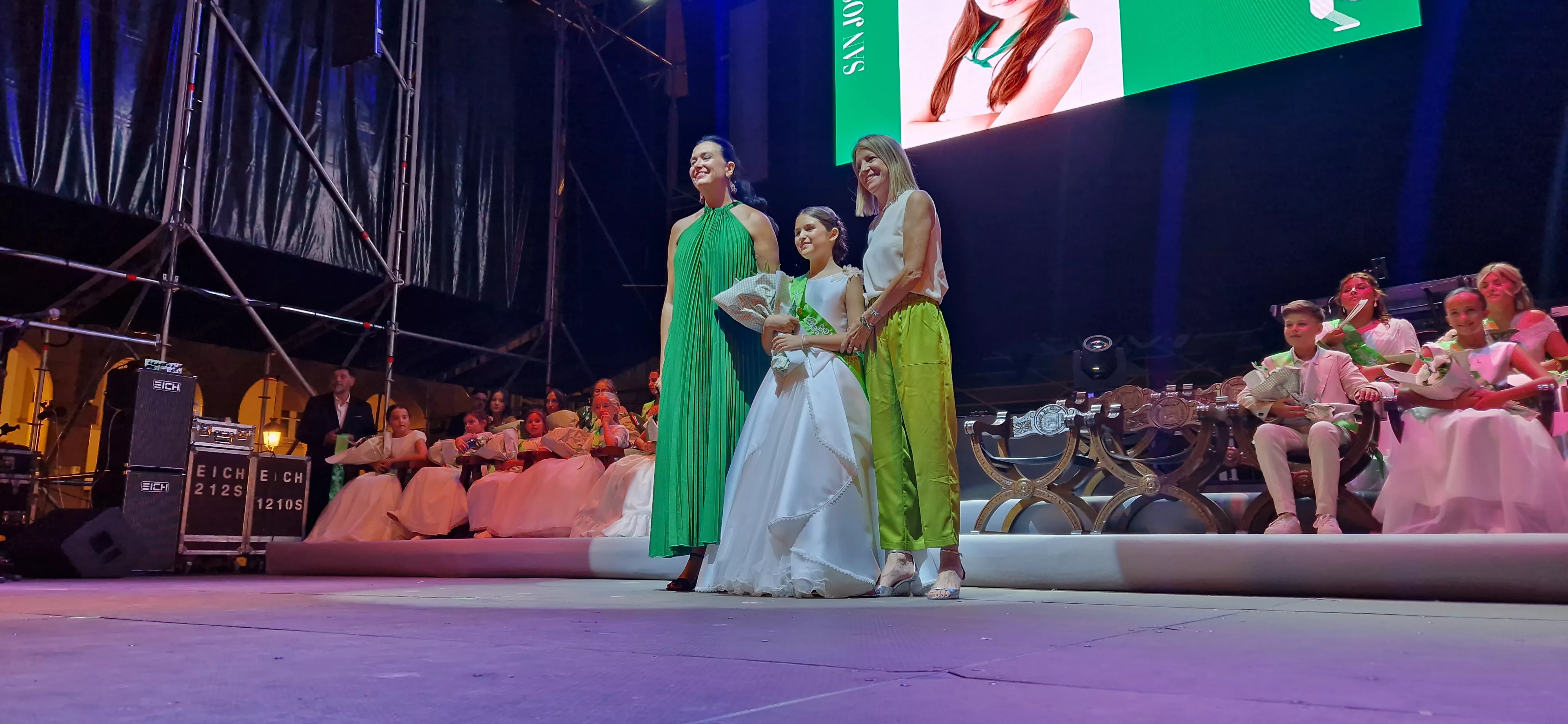 Presentación de las mairalesas y el mainate. Foto Myriam Martínez 