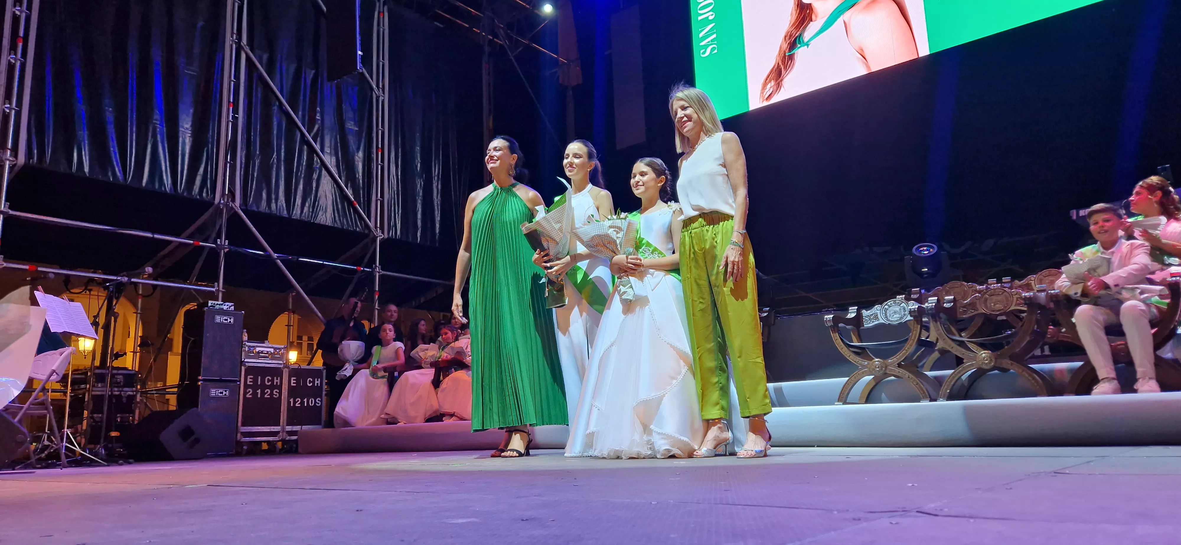 Presentación de las mairalesas y el mainate. Foto Myriam Martínez 