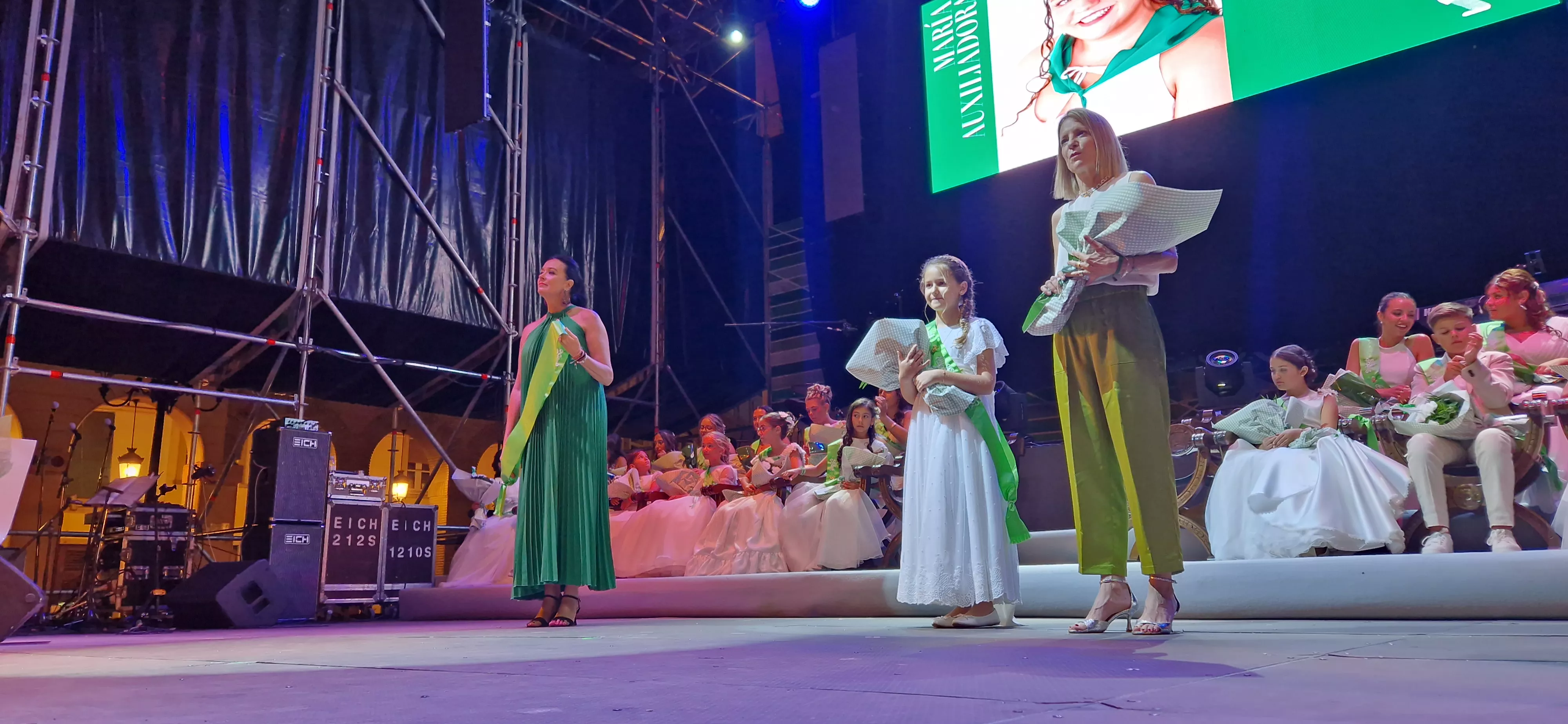 Presentación de las mairalesas y el mainate. Foto Myriam Martínez 