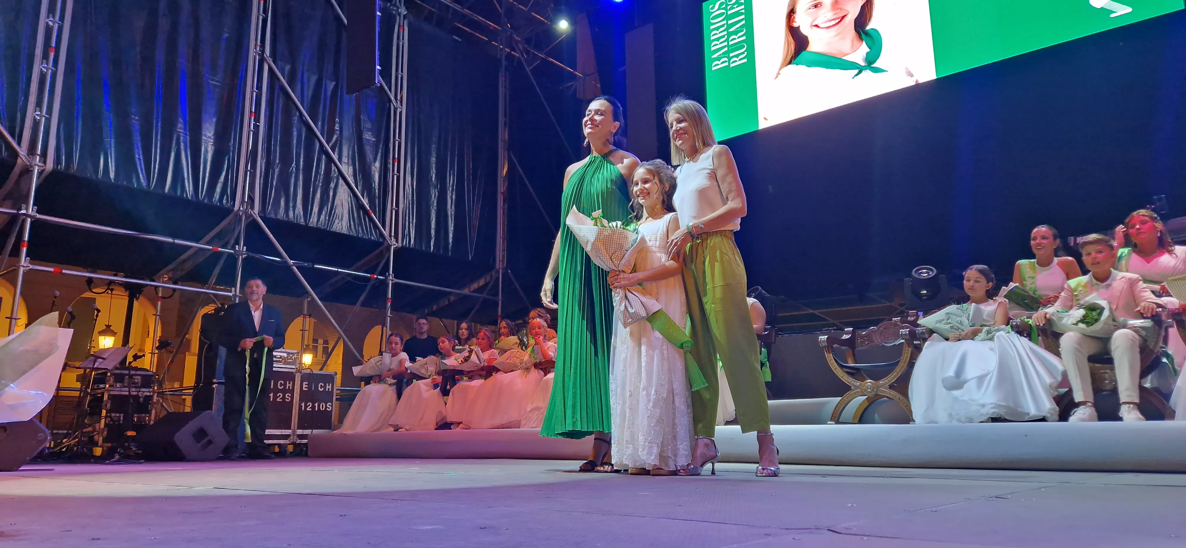 Presentación de las mairalesas y el mainate. Foto Myriam Martínez 