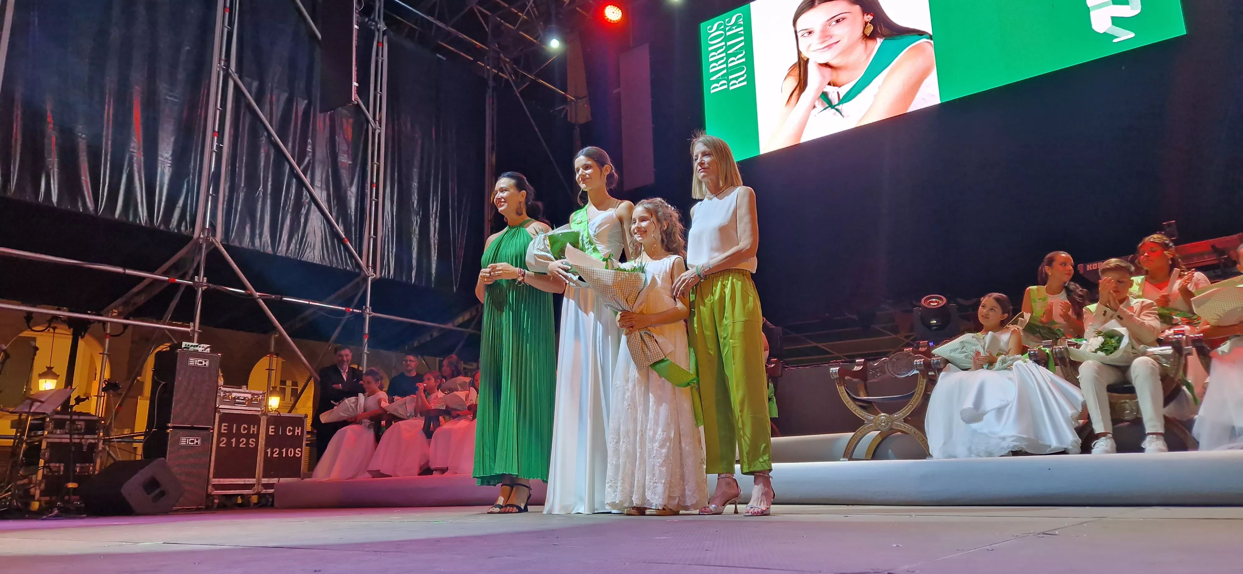 Presentación de las mairalesas y el mainate. Foto Myriam Martínez 