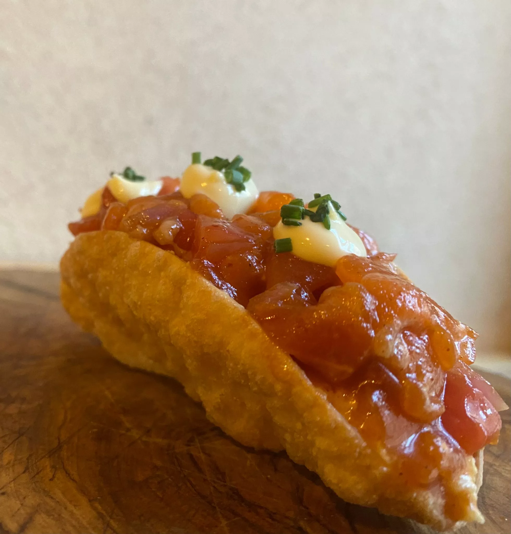 Taco japo tartar trucha  y tomate rosa de Barbastro L'usuella