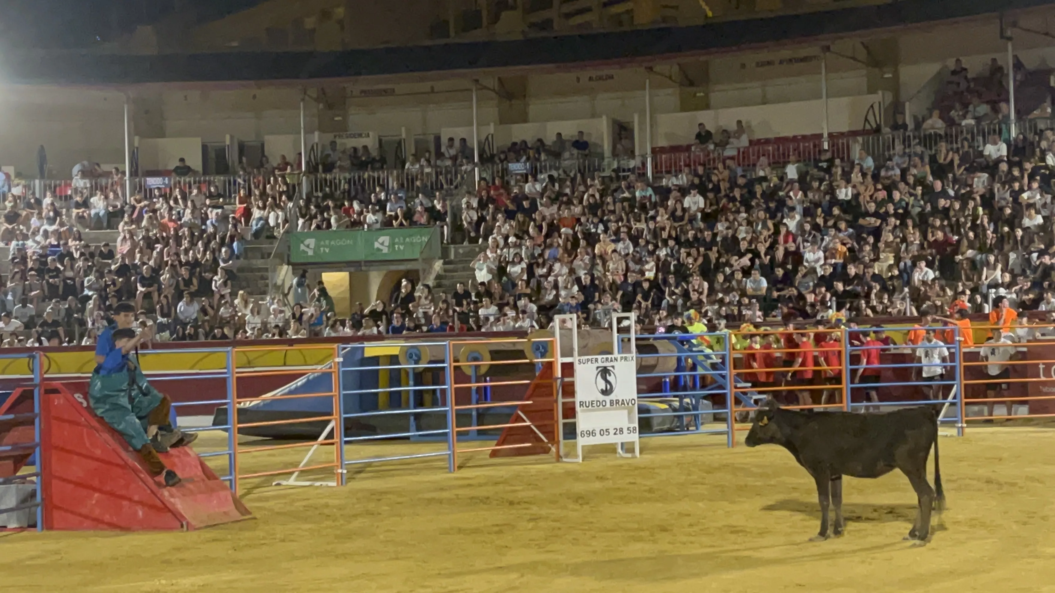 Un momento del Grand Prix 2025 en la Plaza de Toros de Huesca. Foto: Adri Mora Un momento del Grand Prix 2025 en la Plaza de Toros de Huesca. Foto: Adri Mora