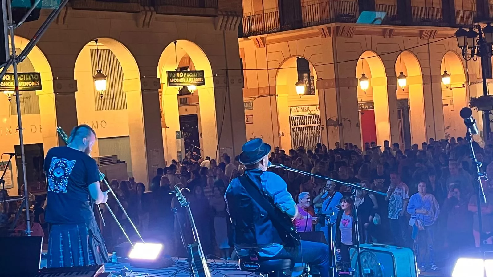 Tritón Jiménez en el pórtico laurentino de Huesca. Foto Mercedes Manterola