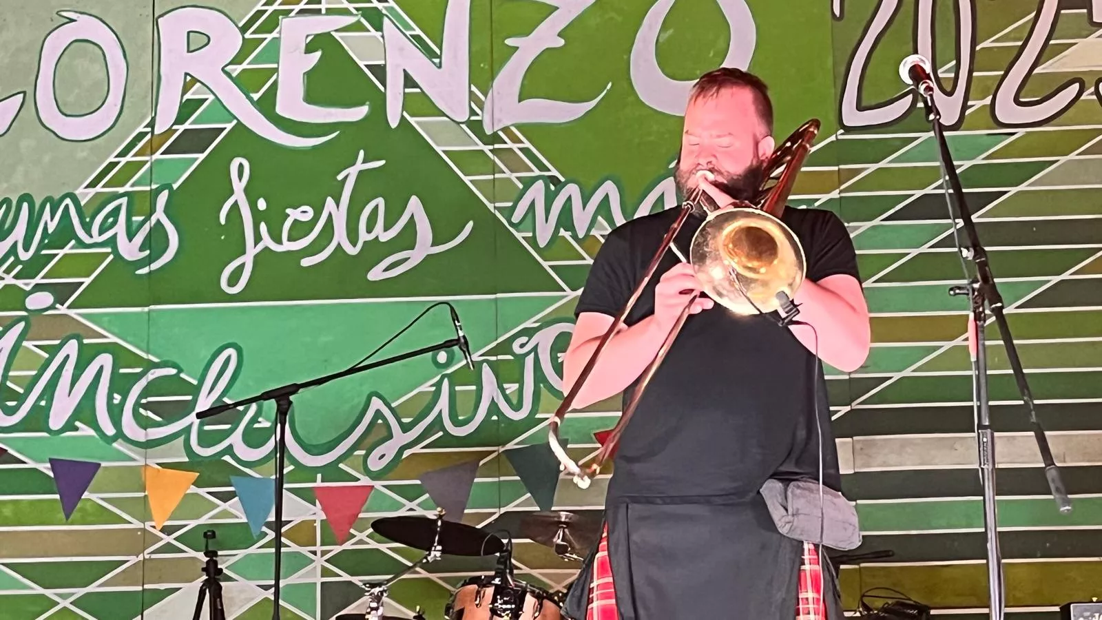Tritón Jiménez en el pórtico laurentino de Huesca. Foto Mercedes Manterola