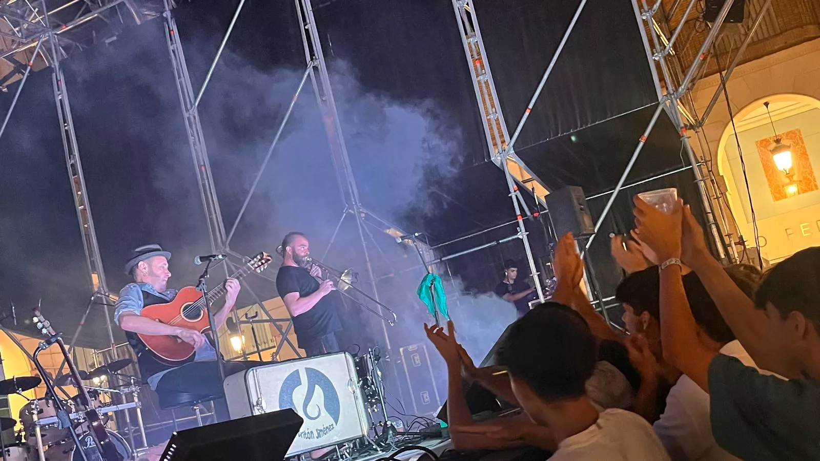 Tritón Jiménez en el pórtico laurentino de Huesca. Foto Mercedes Manterola