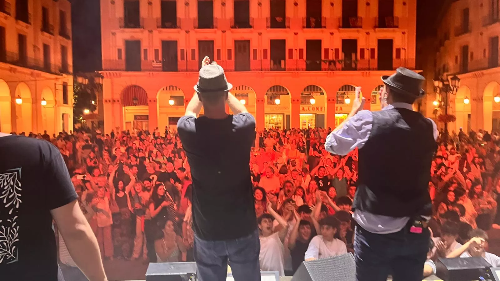 Tritón Jiménez en el pórtico laurentino de Huesca. Foto Mercedes Manterola