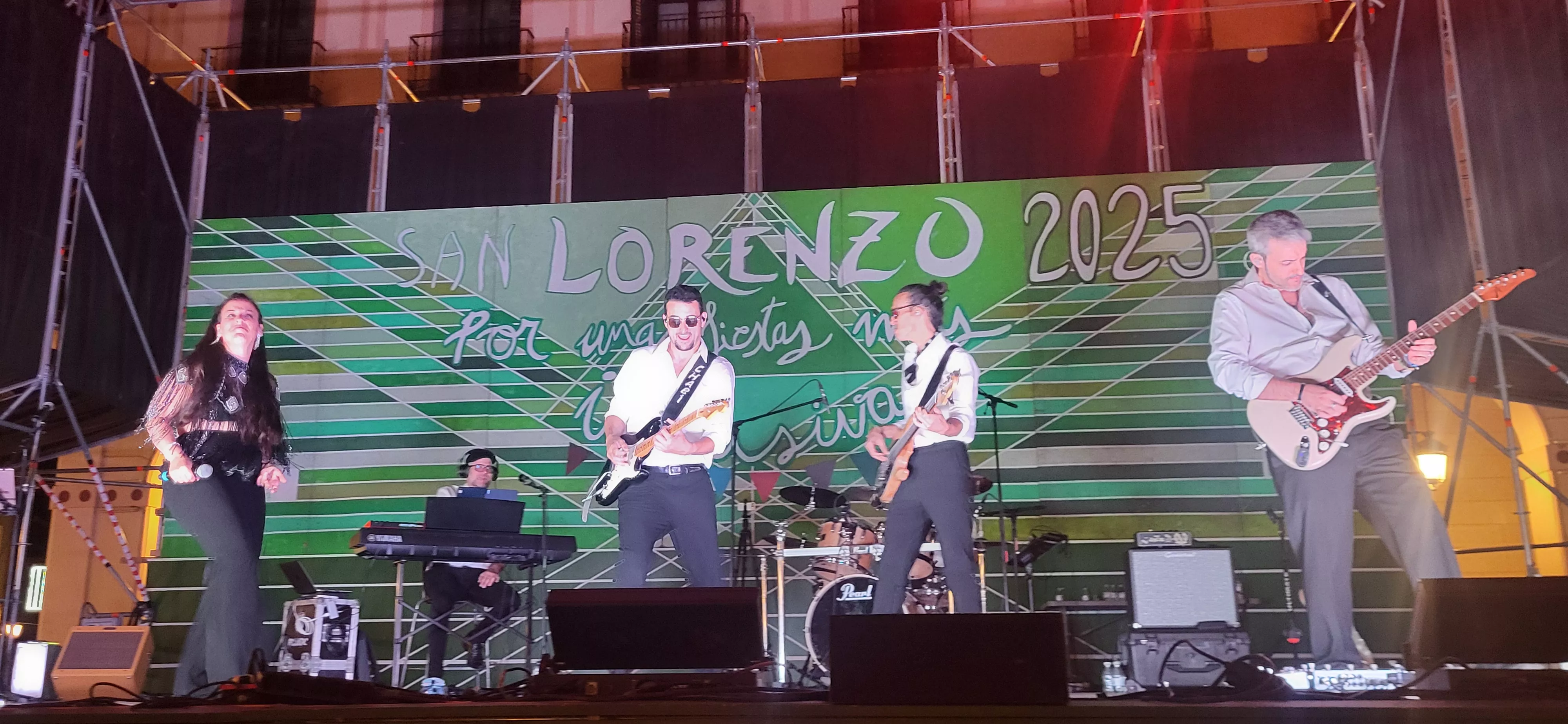 Concierto de Noe & The Bobifaces en la plaza López Allué. Foto Mercedes Manterola