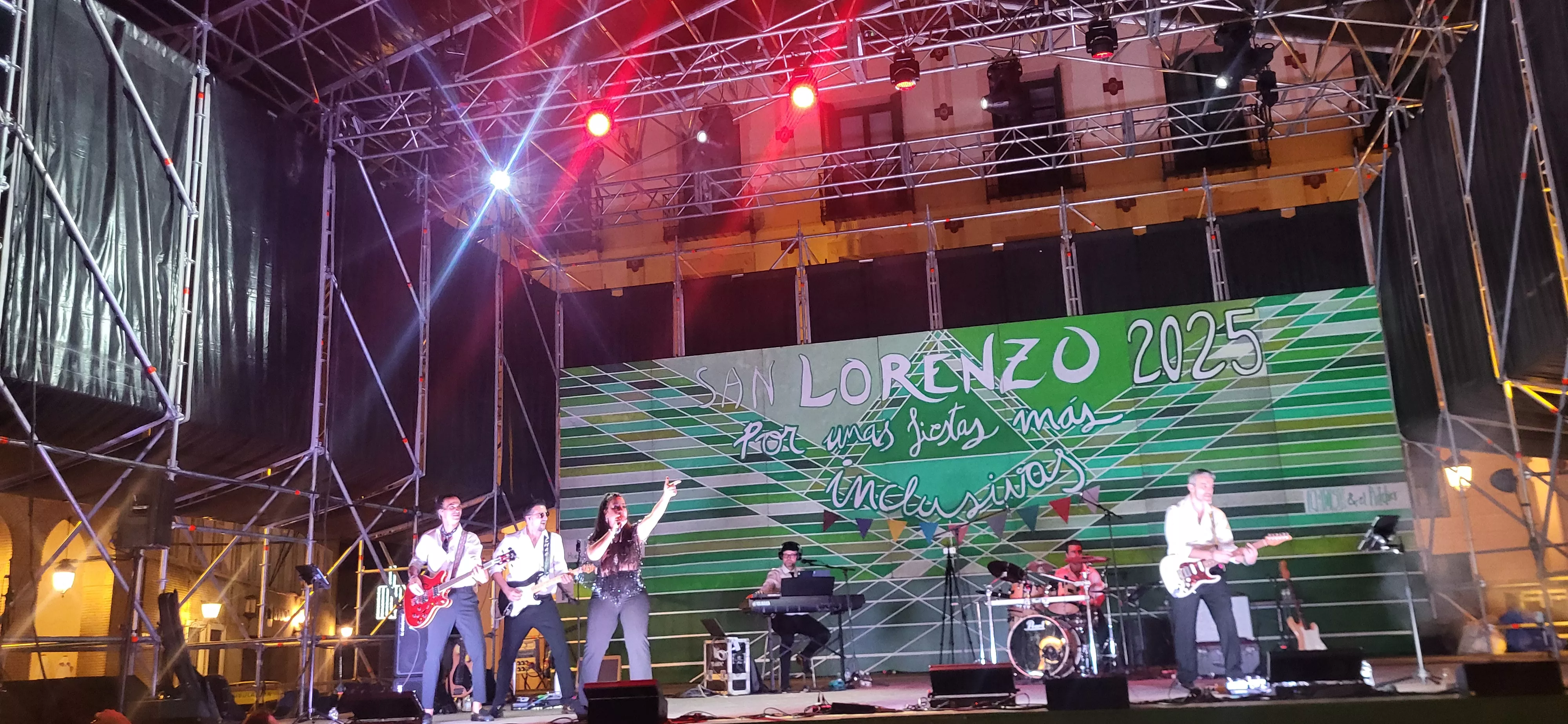 Concierto de Noe & The Bobifaces en la plaza López Allué. Foto Mercedes Manterola