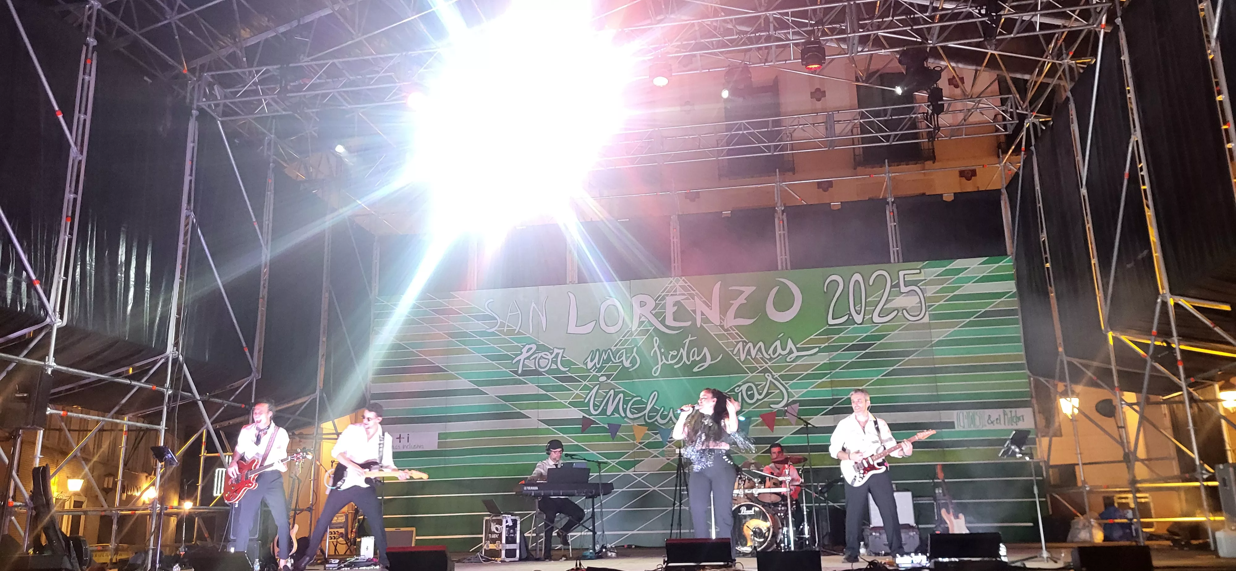 Concierto de Noe & The Bobifaces en la plaza López Allué. Foto Mercedes Manterola