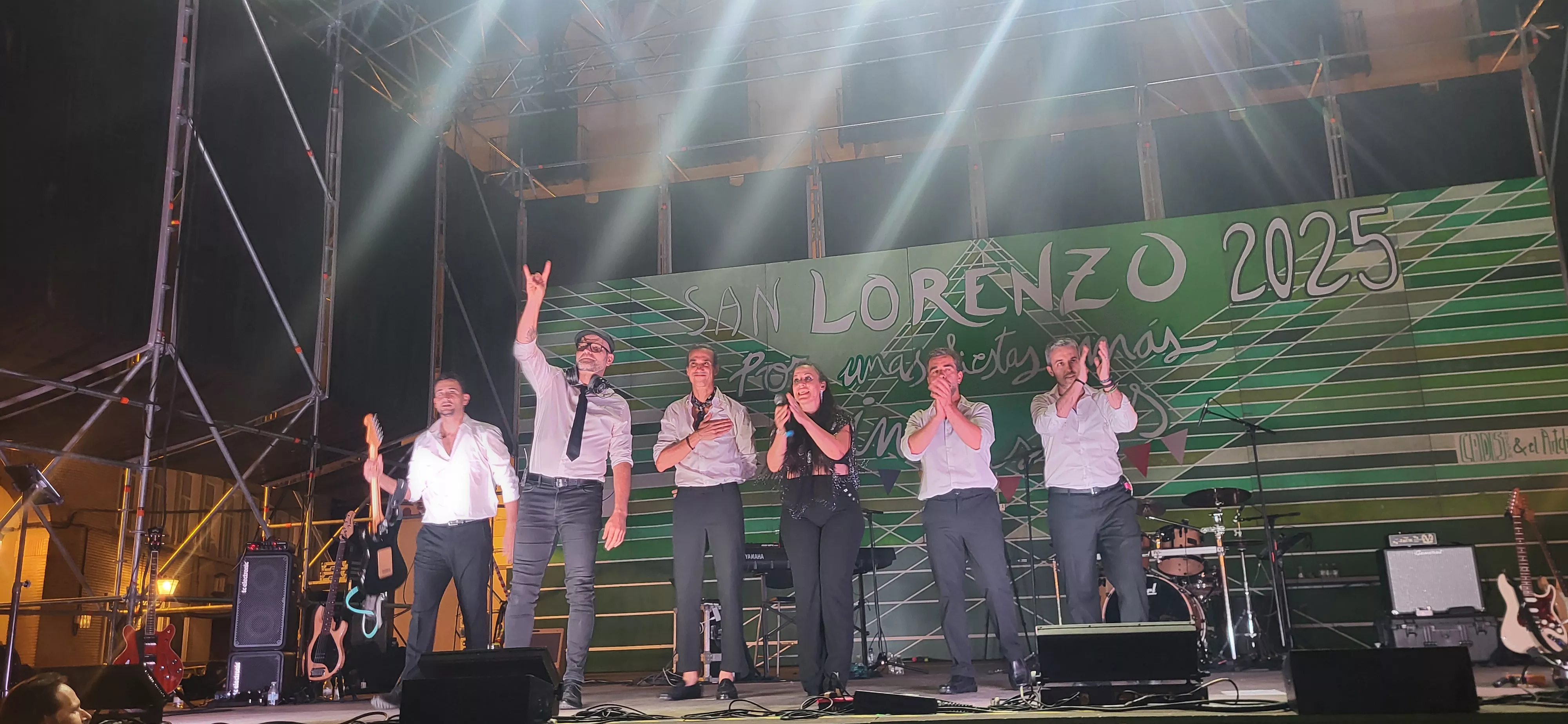 Concierto de Noe & The Bobifaces en la plaza López Allué. Foto Mercedes Manterola