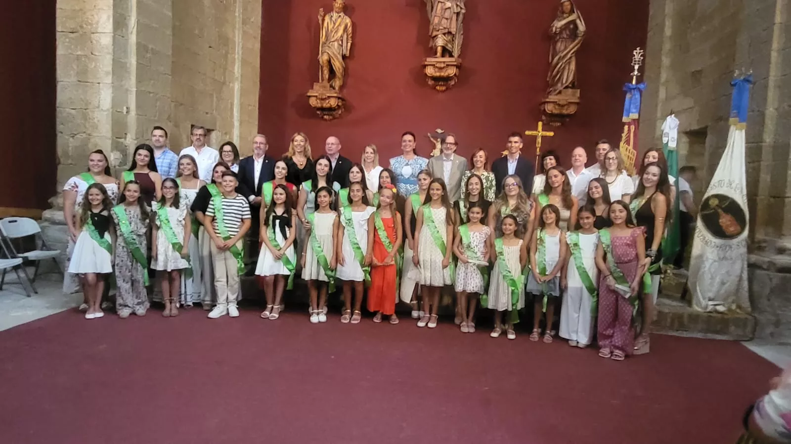 Mairalesas, representantes de las cofradías y del Ayuntamiento de Huesca al final del Homenaje a la Cuna de San Lorenzo Mairalesas, representantes de las cofradías y del Ayuntamiento de Huesca al final del Homenaje a la Cuna de San Lorenzo
