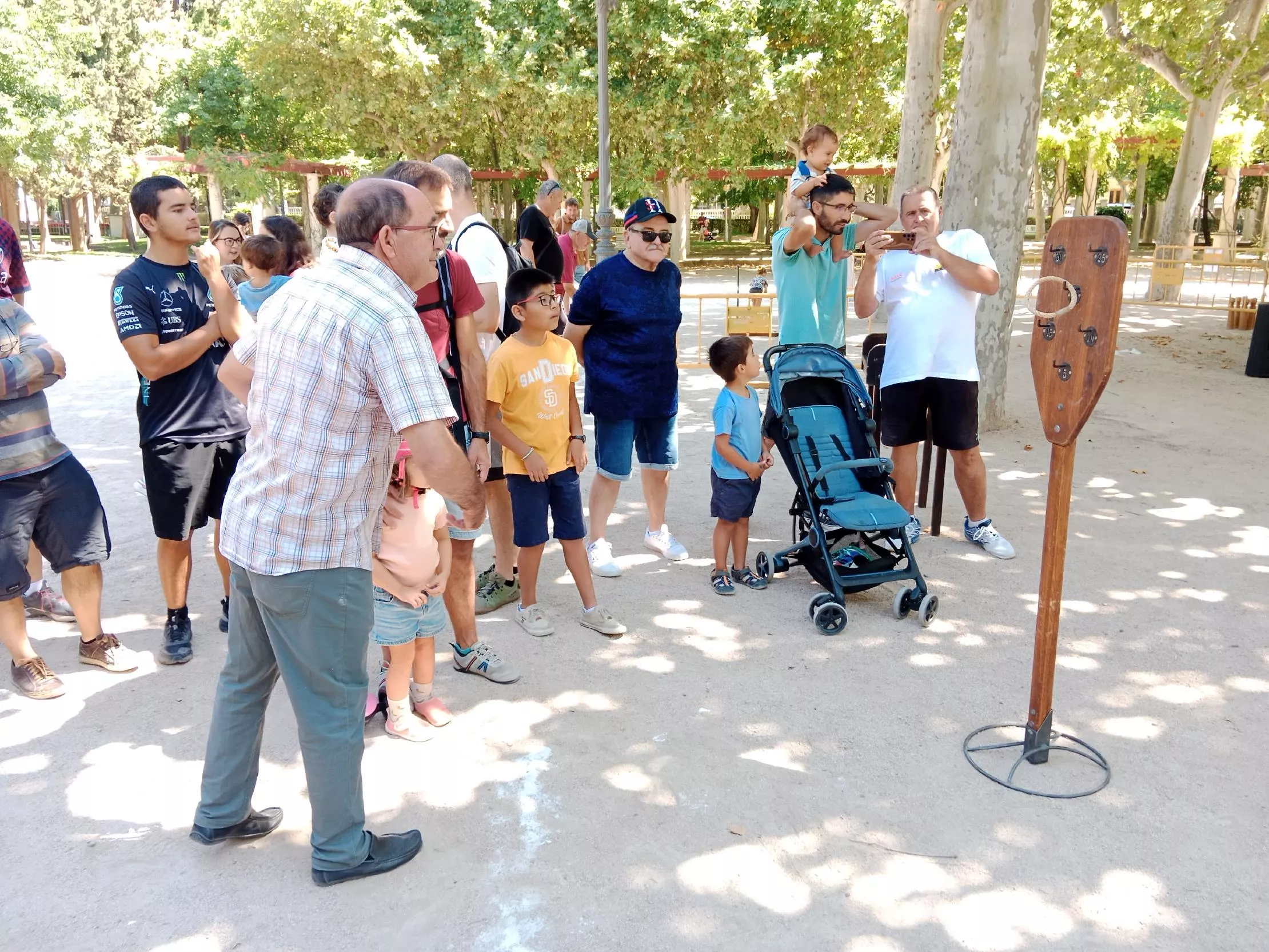 juegos en Huesca, anillas verticales, diario de Huesca