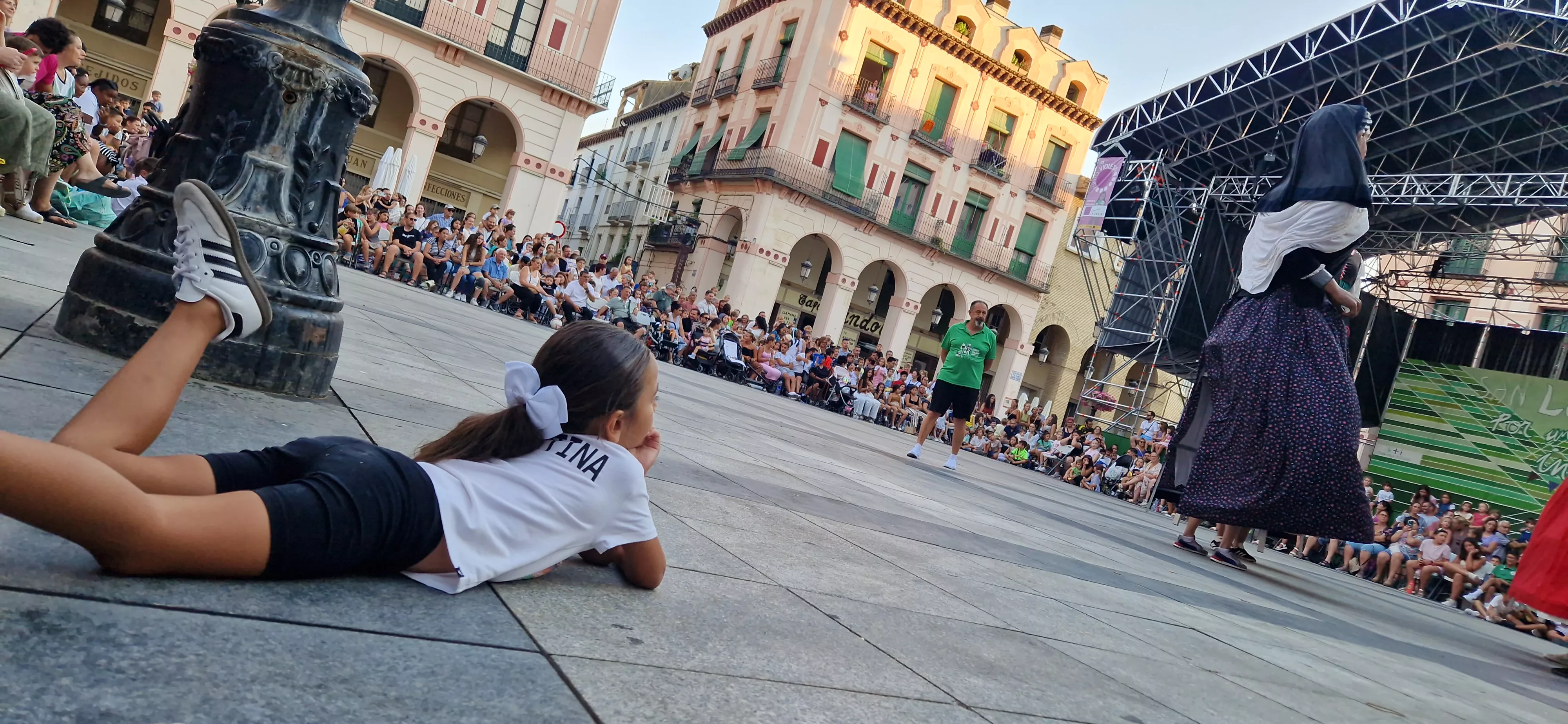 Ensayo de la Comparsa de Gigantes y Cabezudos de Huesca. Foto Myriam Martínez